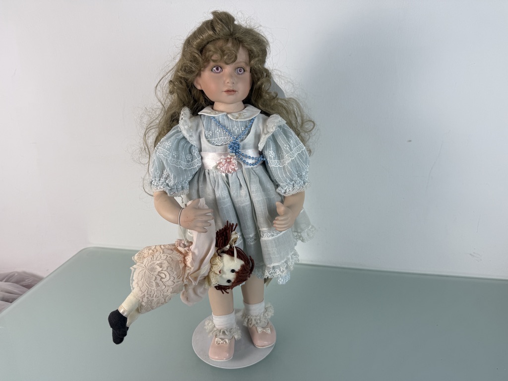Künstlerpuppe Thelma Resch Porzellan Puppe 53 cm. Top Zustand 