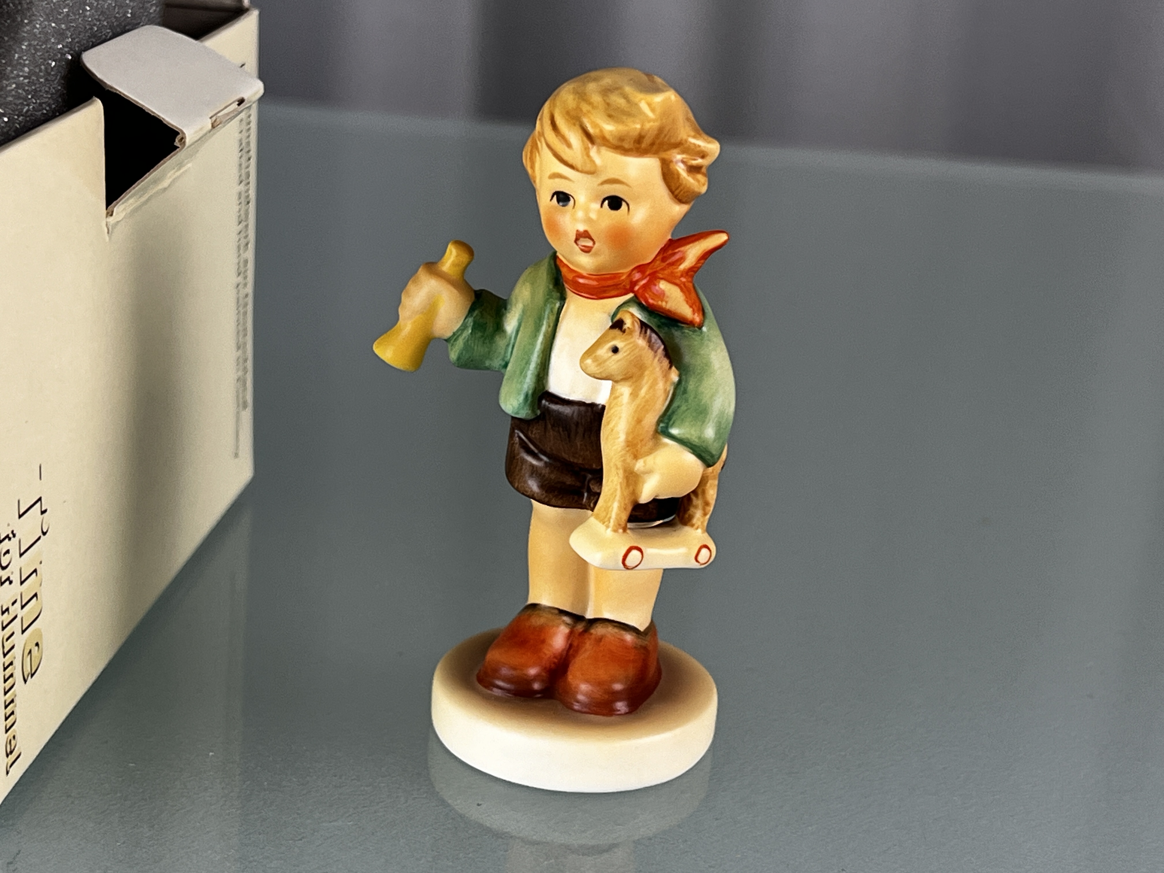 Hummel Figur 239/c Junge mit Holzpferd 9 cm. 1 Wahl - Top Zustand