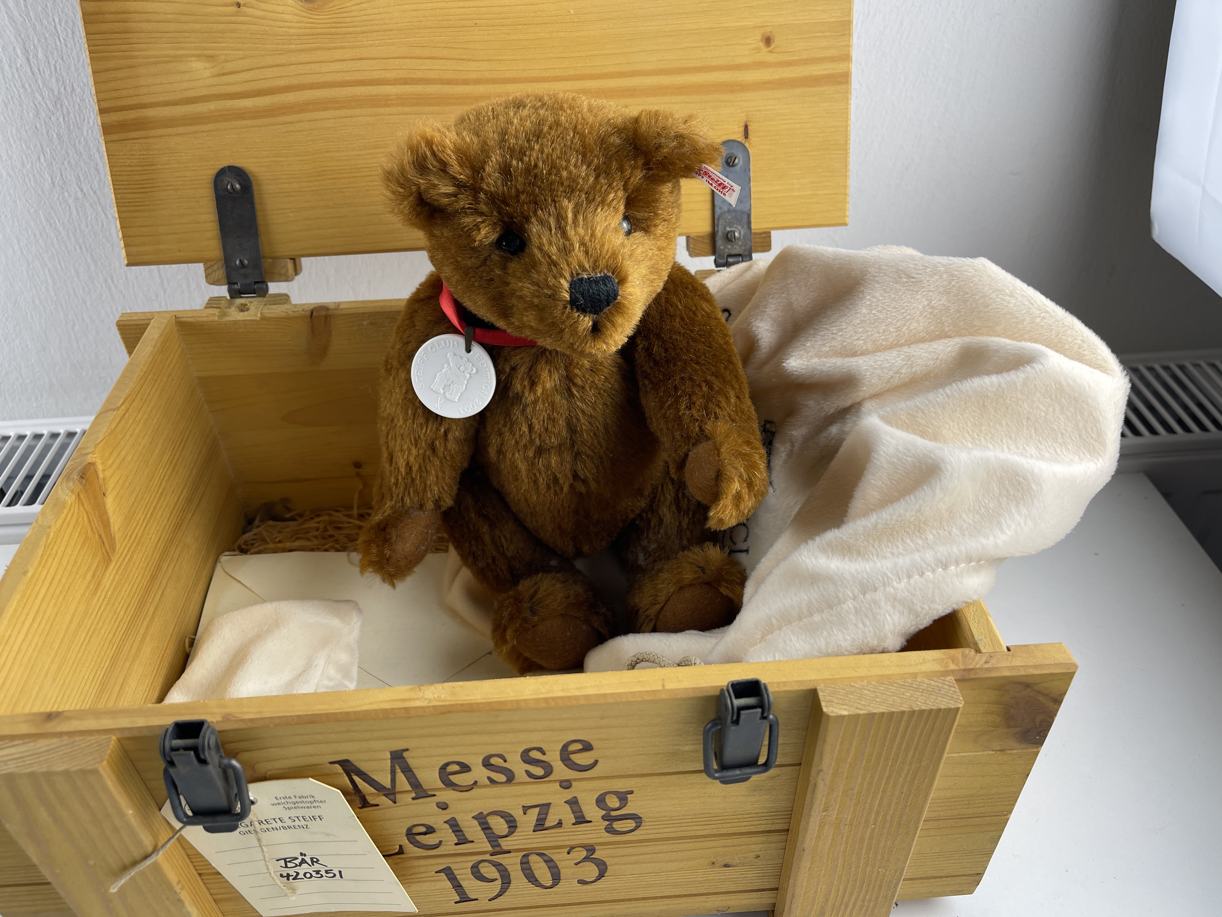 Steiff Tier 420351 Messe Leipzig Teddy Bär 28 cm. Rauchgeruch