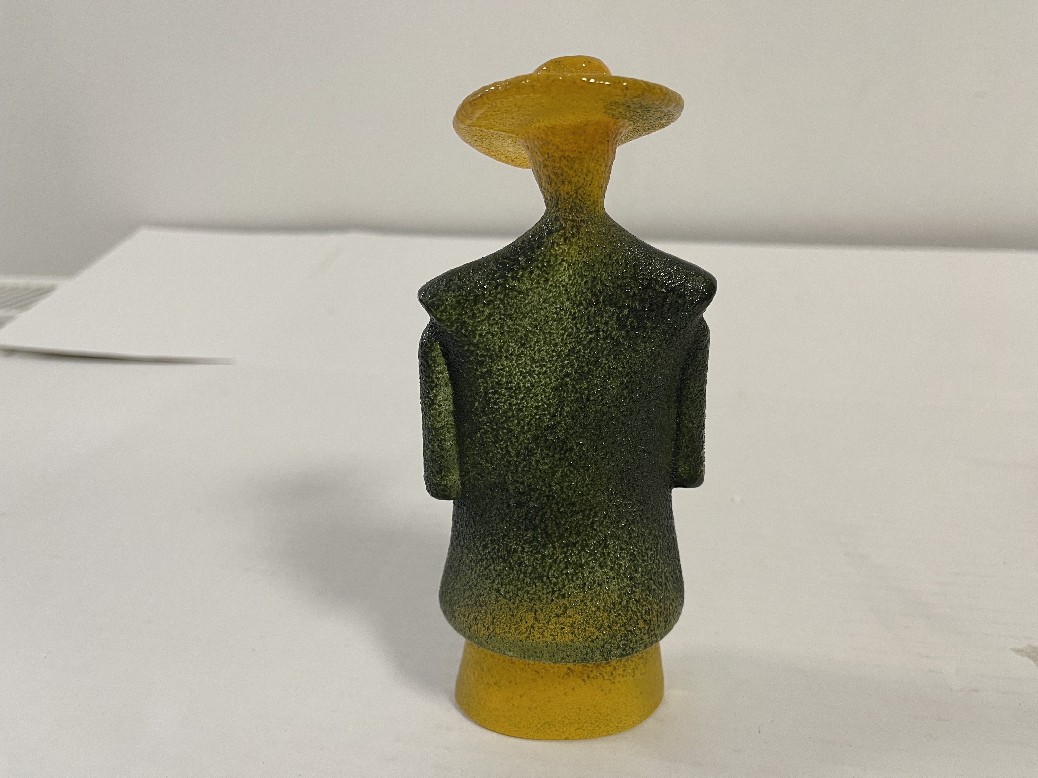 Glas Figur Kosta Boda Kjell Engman Catwalk 16 cm. -Top Zustand 