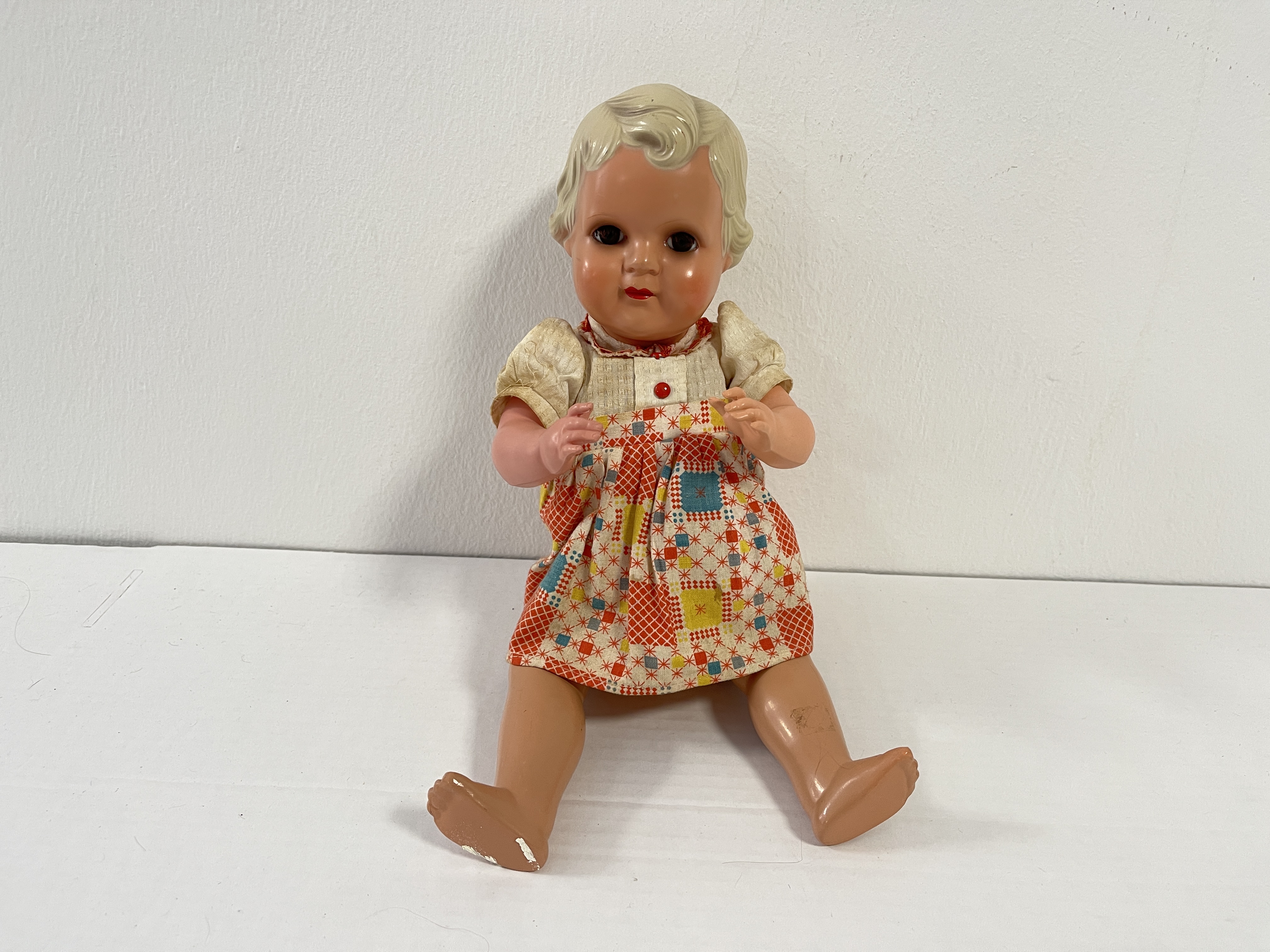 Alte Künstler Puppe  Zelluloid 37 cm Zustand Siehe Fotos. 