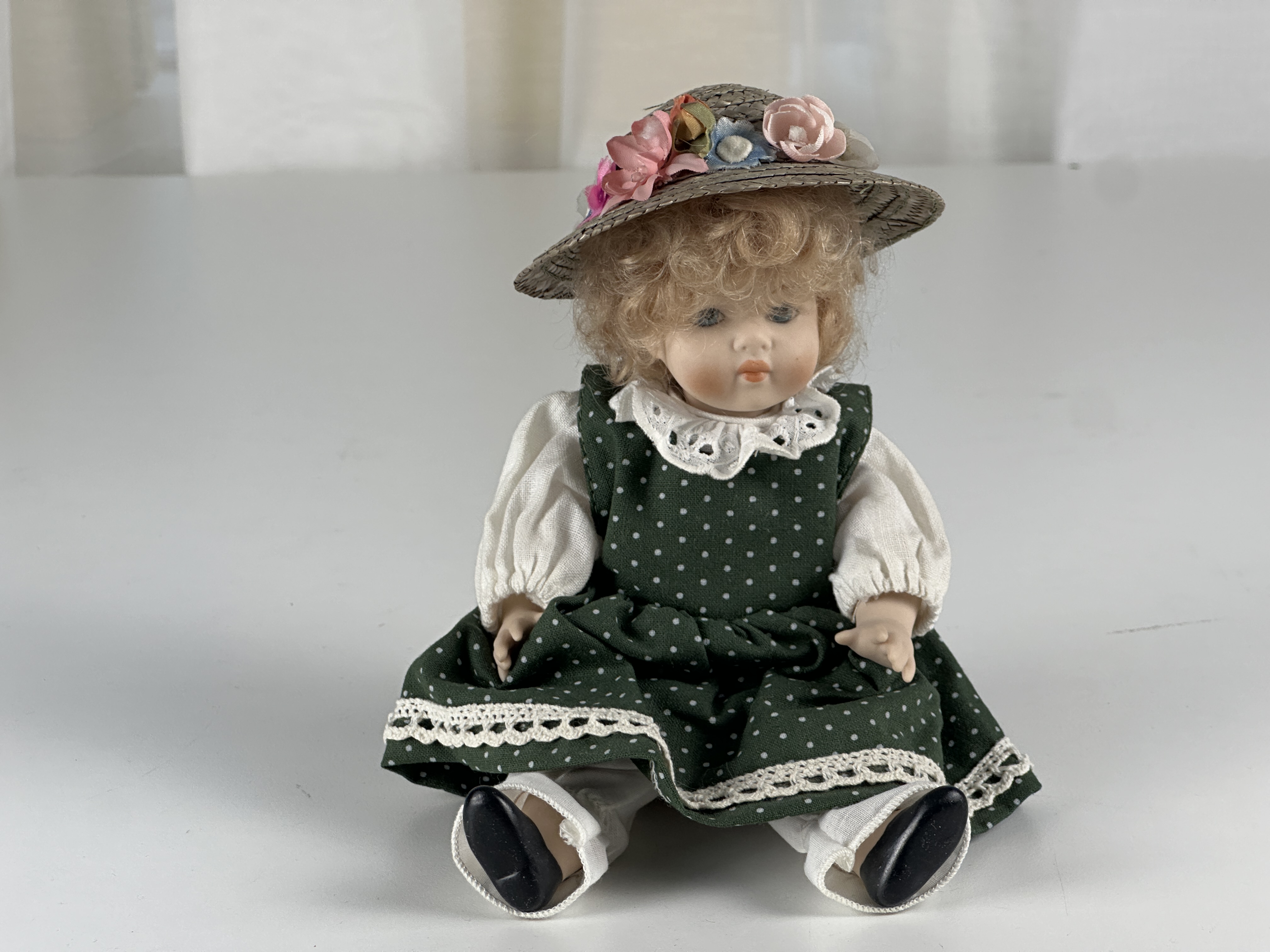 Sammler Puppe Porzellan Puppe 21 cm. Top Zustand 