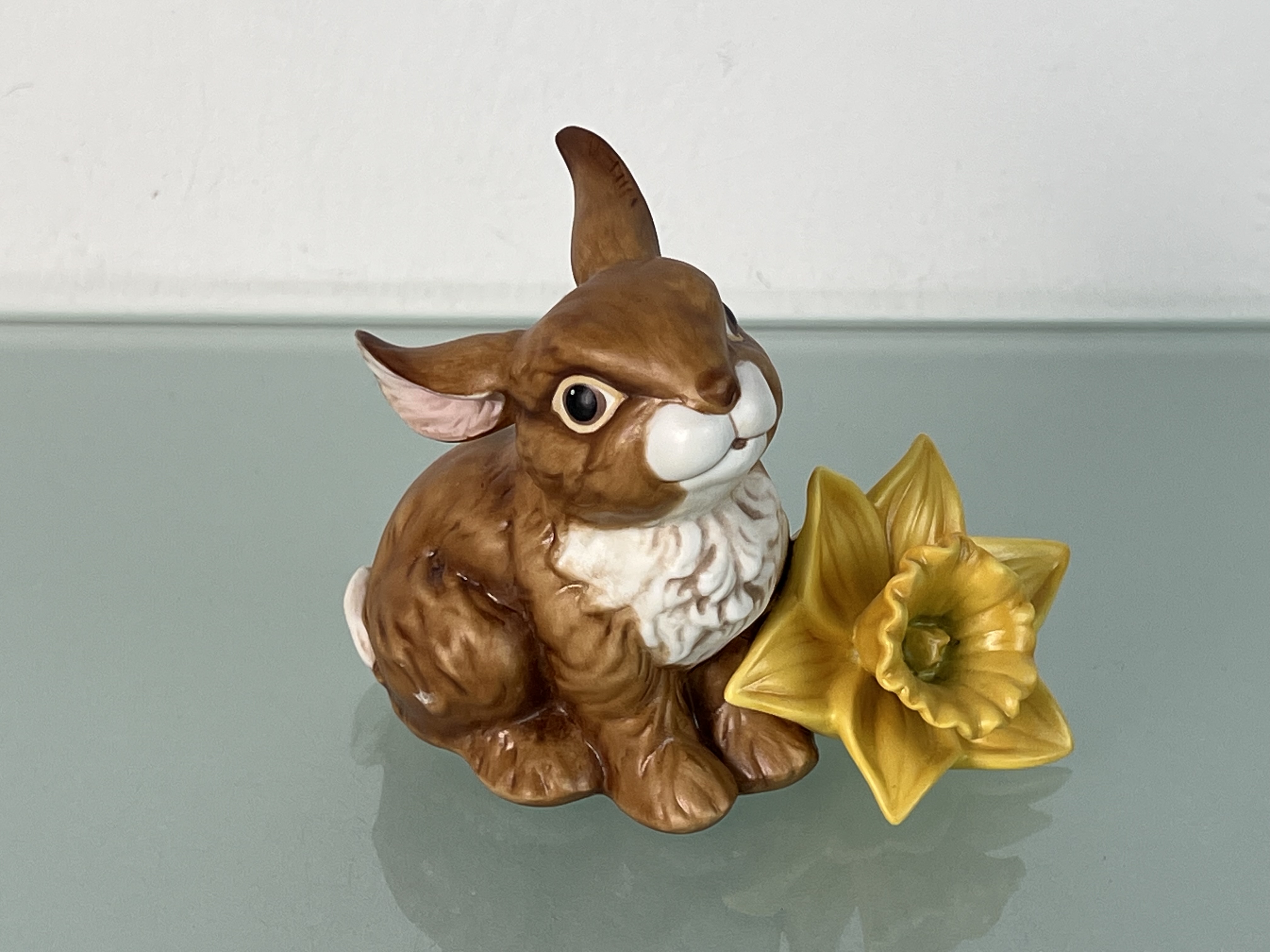  Goebel Figur Jahreshase 2001 12 cm x 9,2 cm. 1 Wahl. Top Zustand 