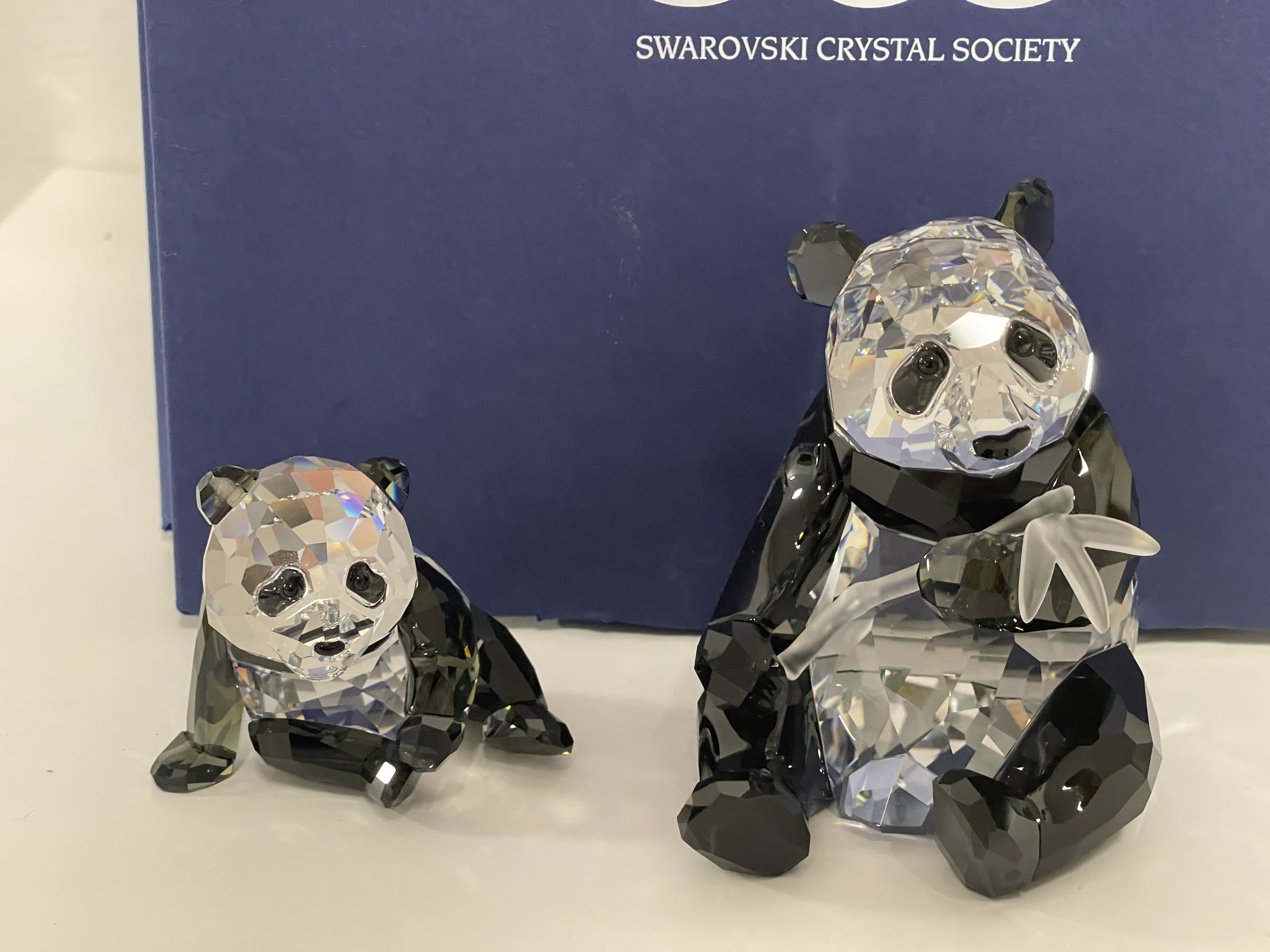 Swarovski Figur 900918 Jahresfigur 2008 Pandas. 9,5 + 6 cm. Ovp & Zertifikat. Top Zustand   