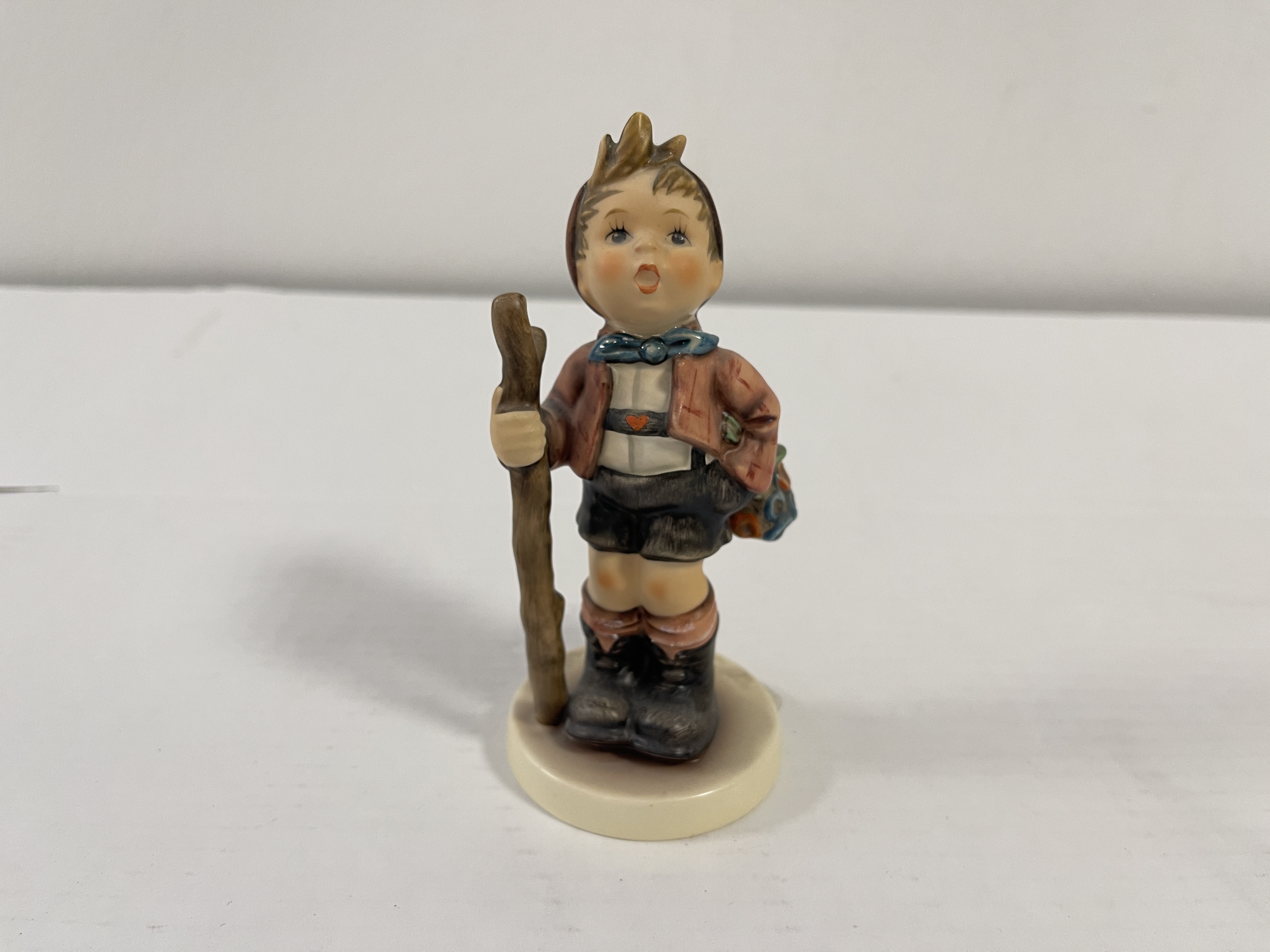 Hummel Figur 760 In die weite Welt 13,9 cm. 1 Wahl. kleiner Defekt 