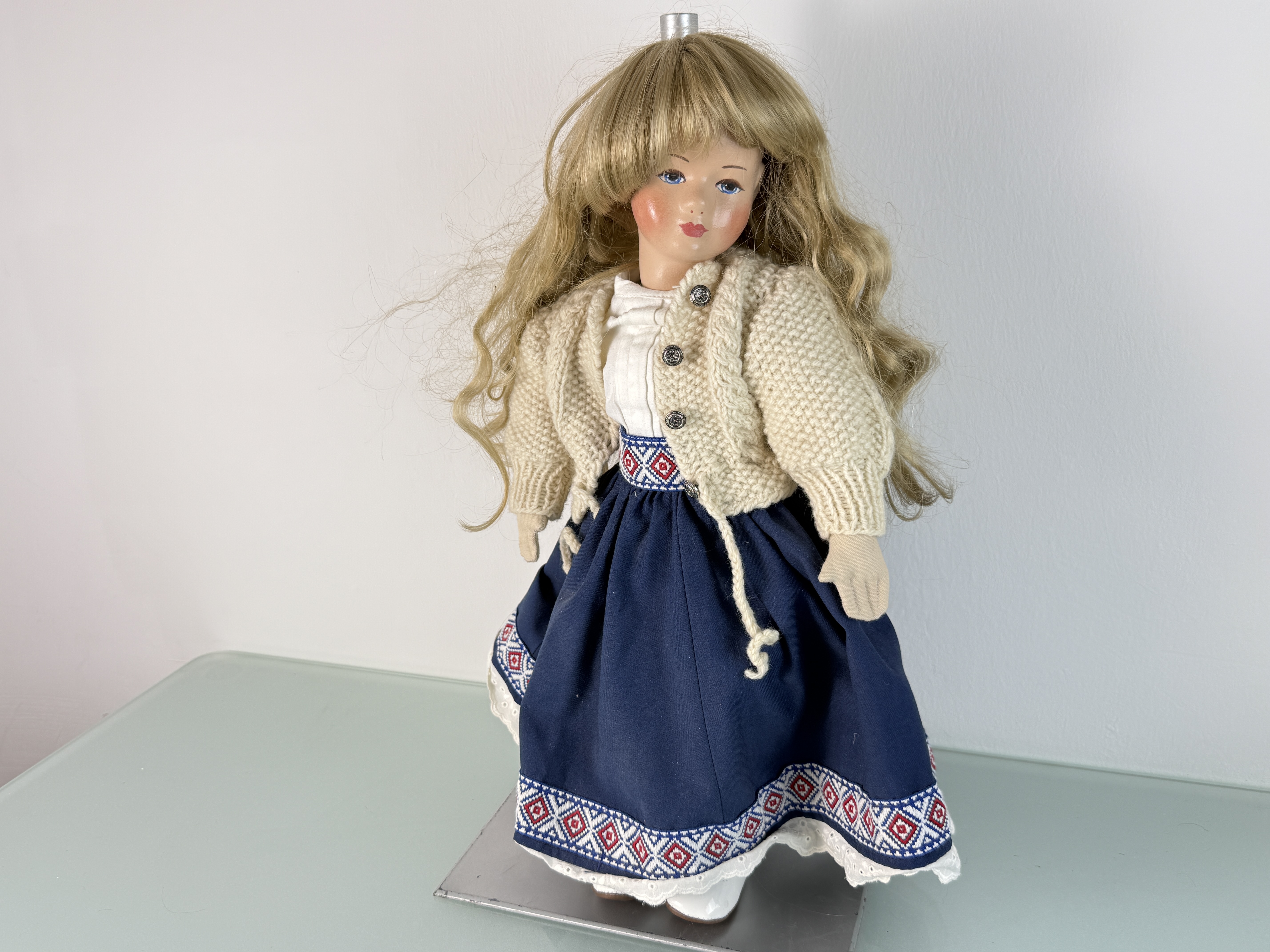 Künstlerpuppe Porzellankopf Puppe 47 cm. Top Zustand.
