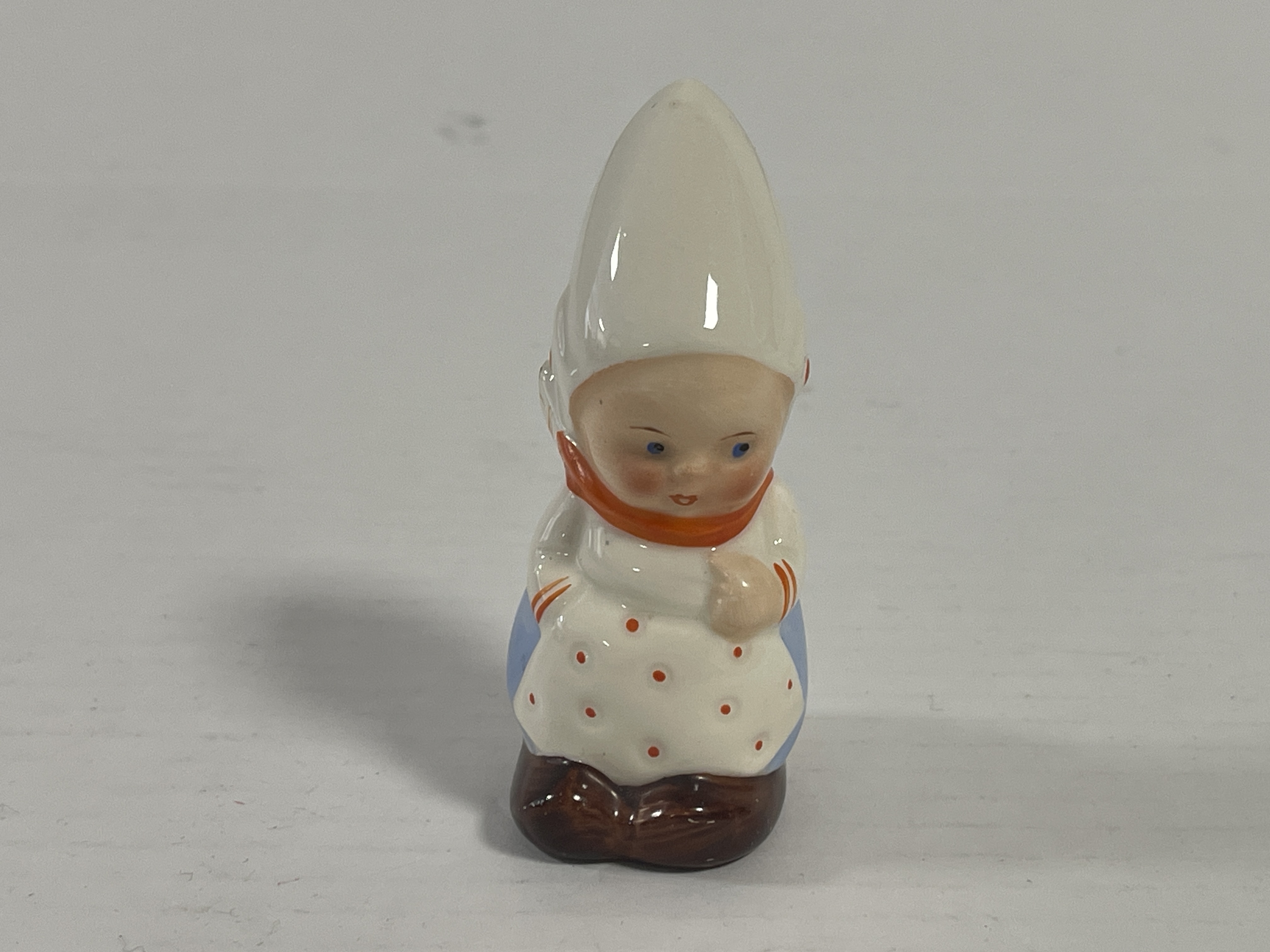 Goebel Figur Porzellan Salz / Pfeffer Streuer 8 cm.  Zustand siehe Fotos   