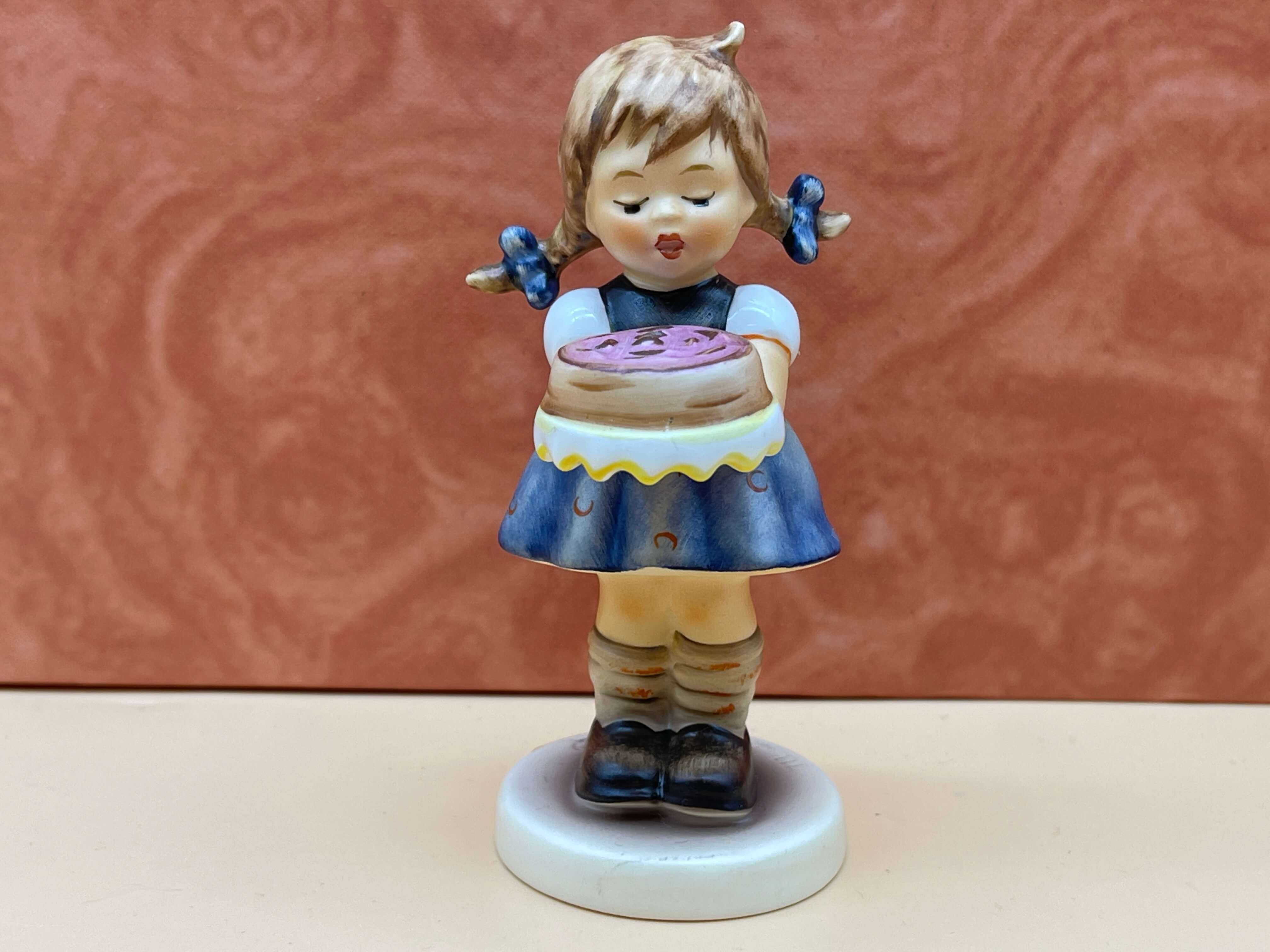 Hummel Figur 541 Selbst gebacken 10 cm. 1 Wahl - Top Zustand 