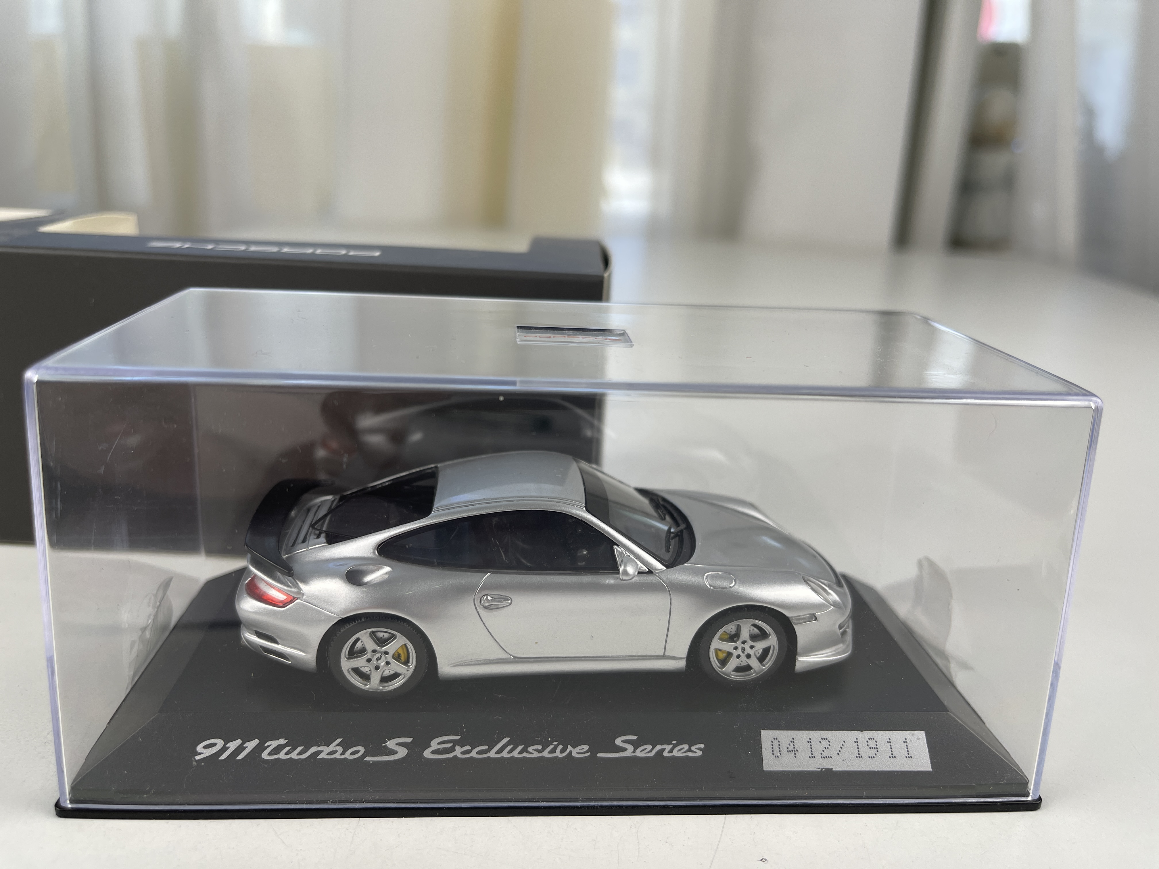 Modellauto Porsche 911 Turbo S 1:43 - Zustand siehe Fotos (Heckscheibe rausgefallen)