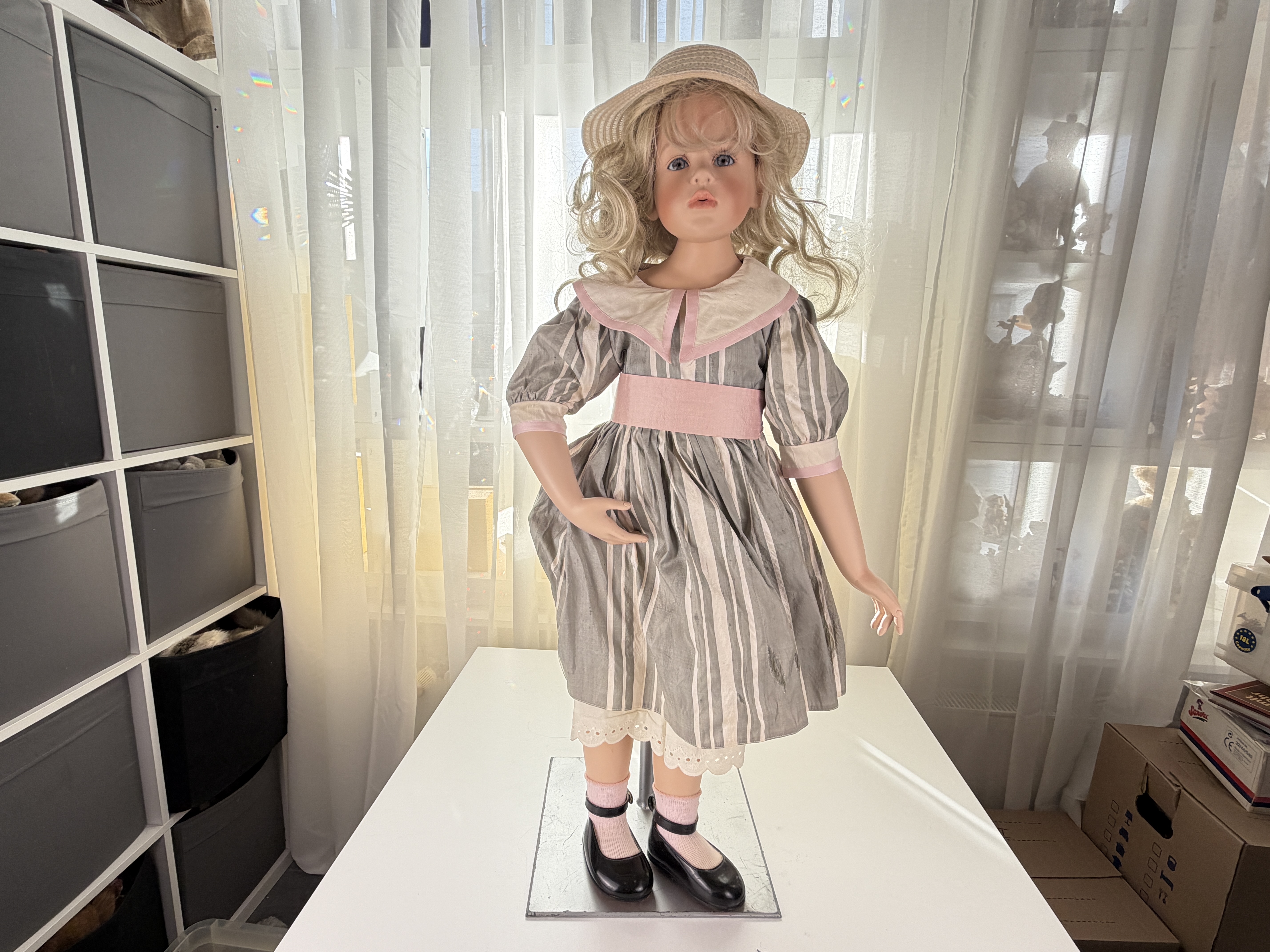 Künstlerpuppe W.P.M. Puppe Hildegard Günzel Vinyl Puppe 77 cm. Top Zustand.