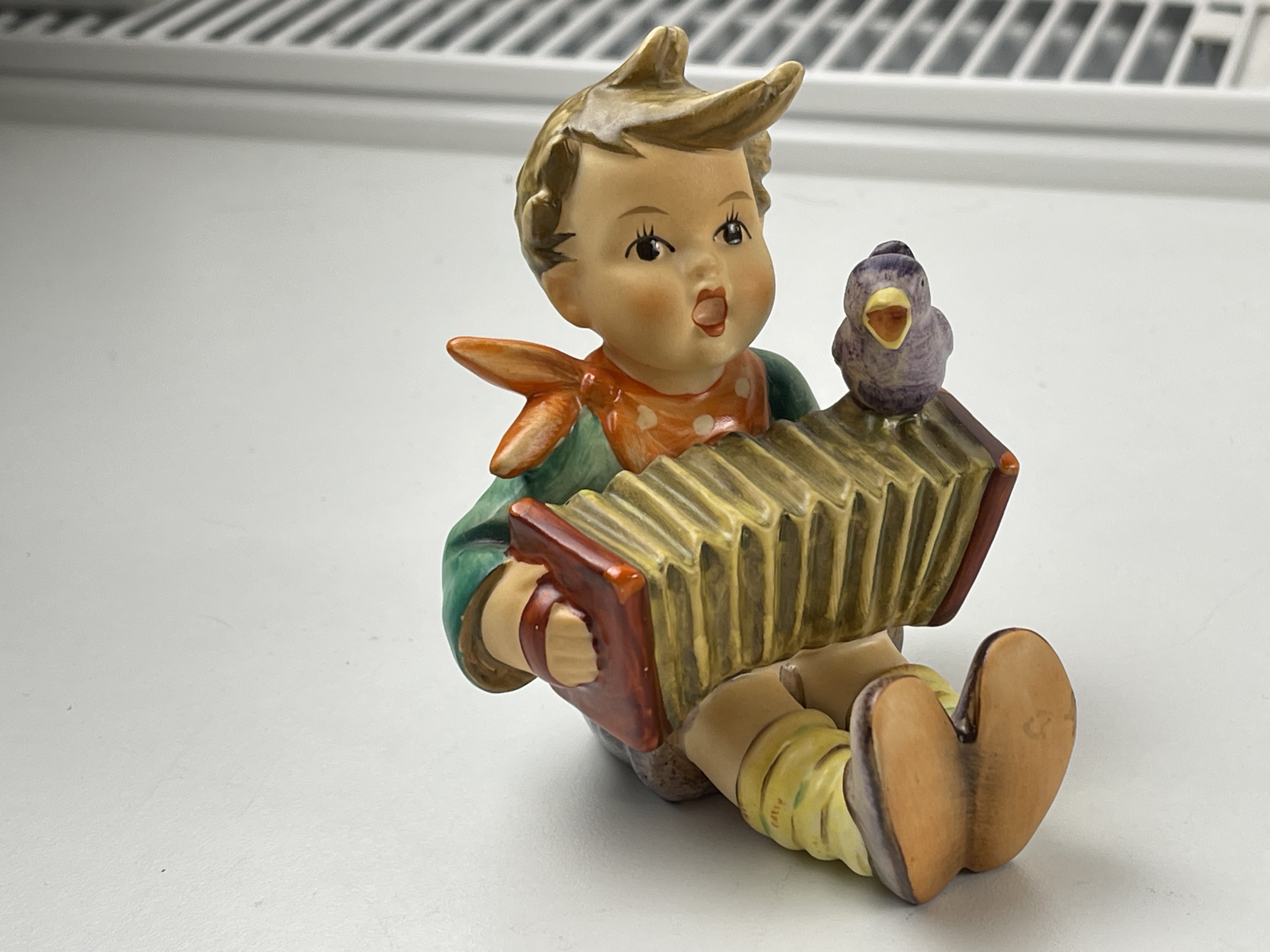  M.I. Hummel Figur 110/I Heini, Bandoneonspieler 10 cm. 1 Wahl - Top Zustand