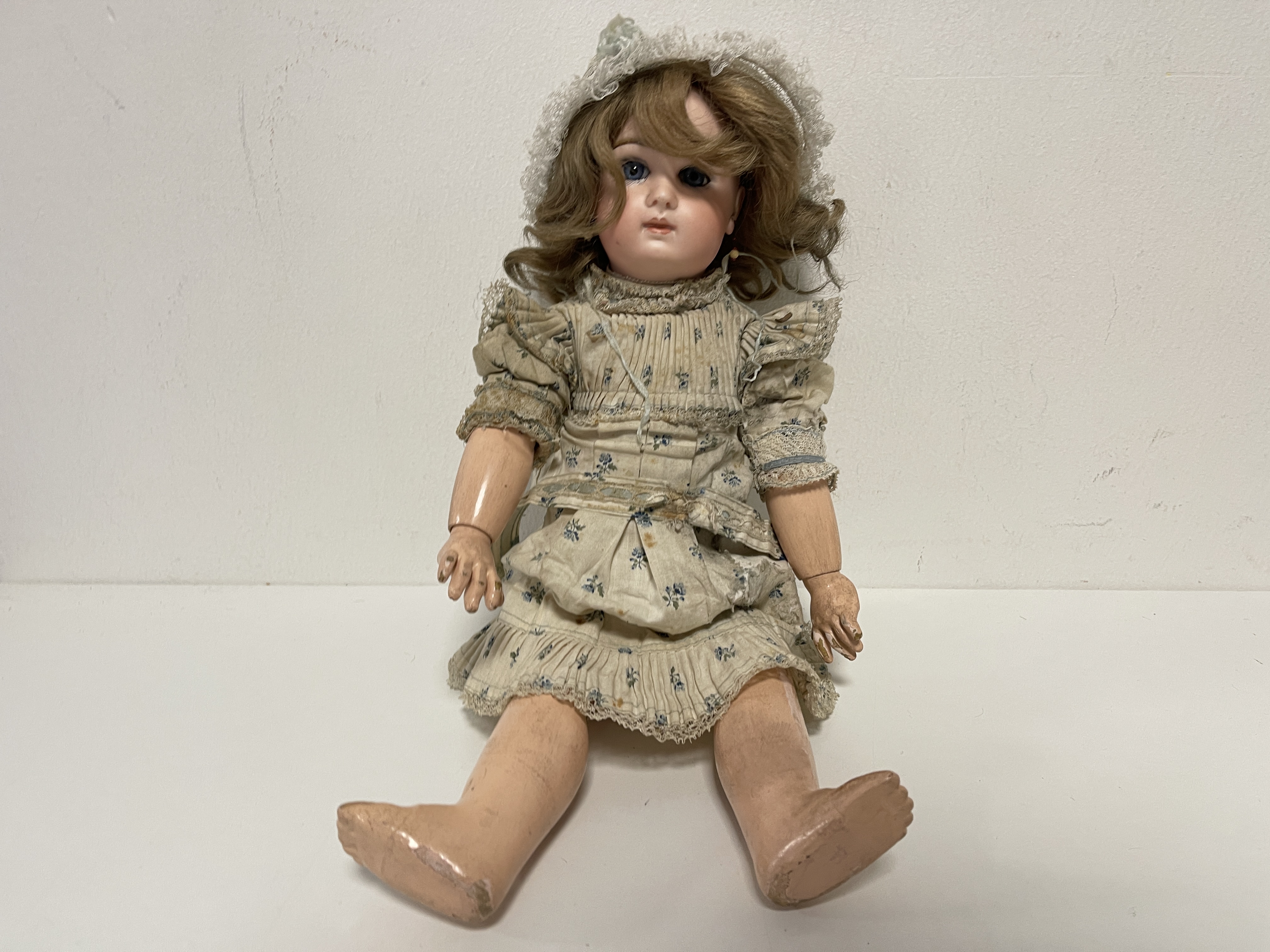 Alte Künstler Porzellan Puppe 44 cm. Zustand  siehe Fotos