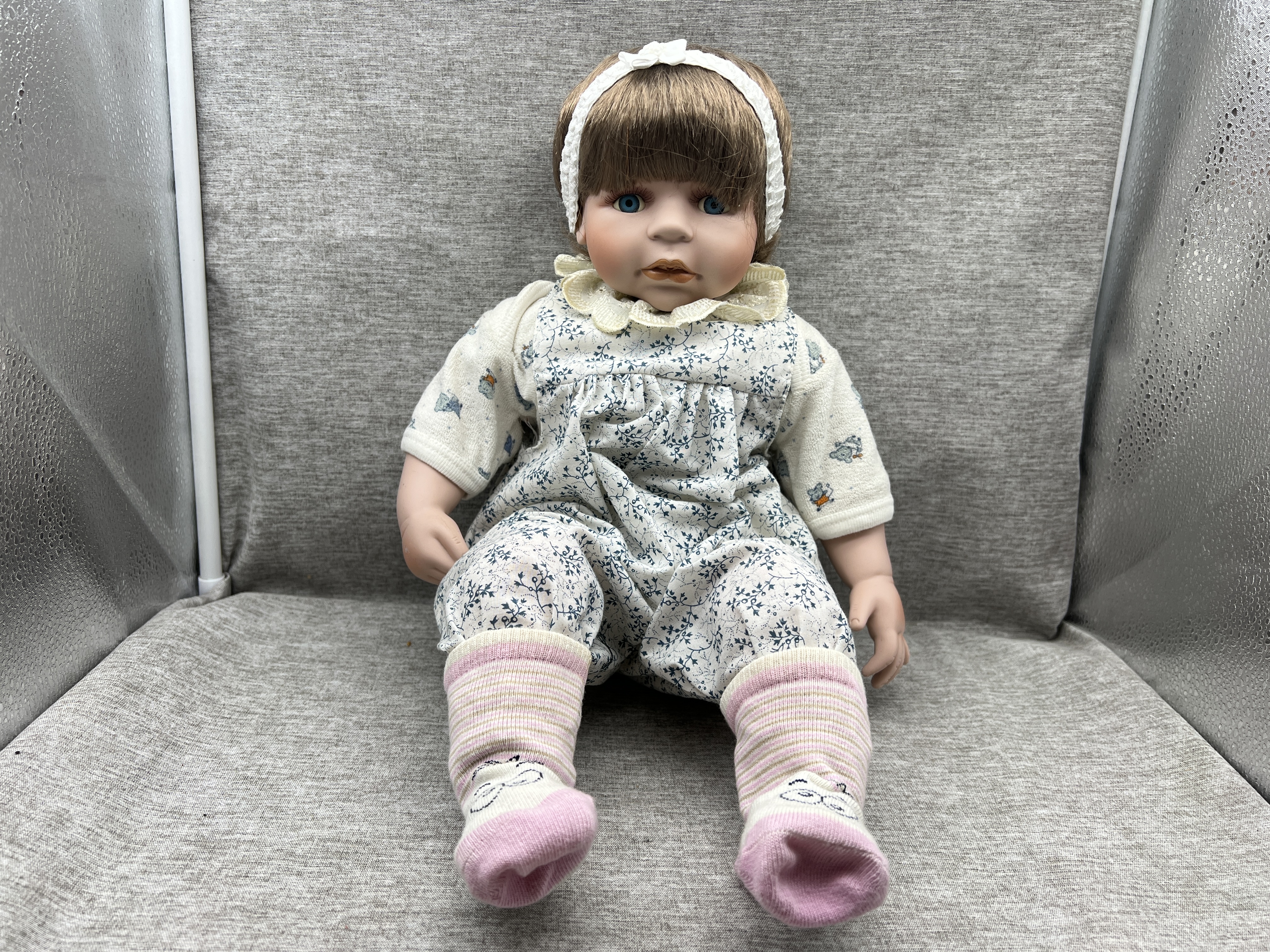 Künstlerpuppe Porzellan Puppe 48 cm. Top Zustand.