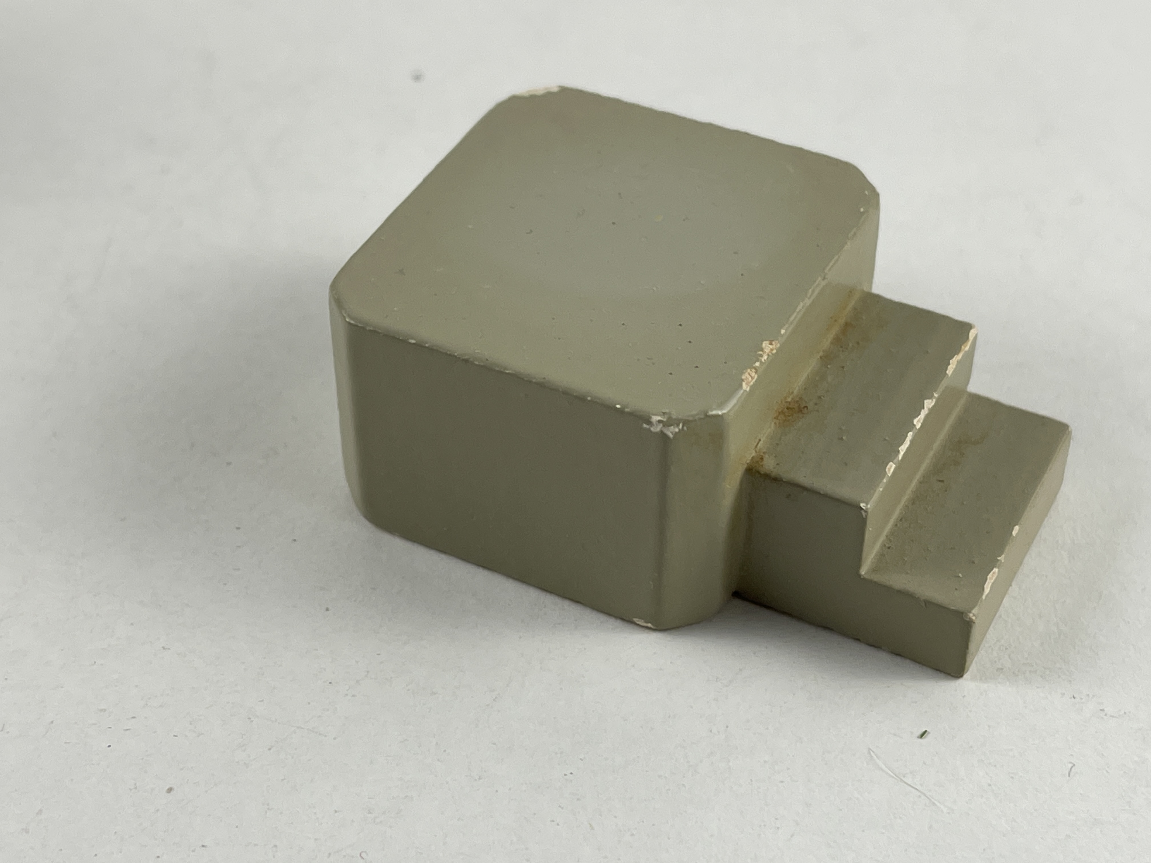 Wendt und Kühn Erzgebirge Figur Podest 5,5 x 2,5 x 4 cm. Zustand siehe Fotos