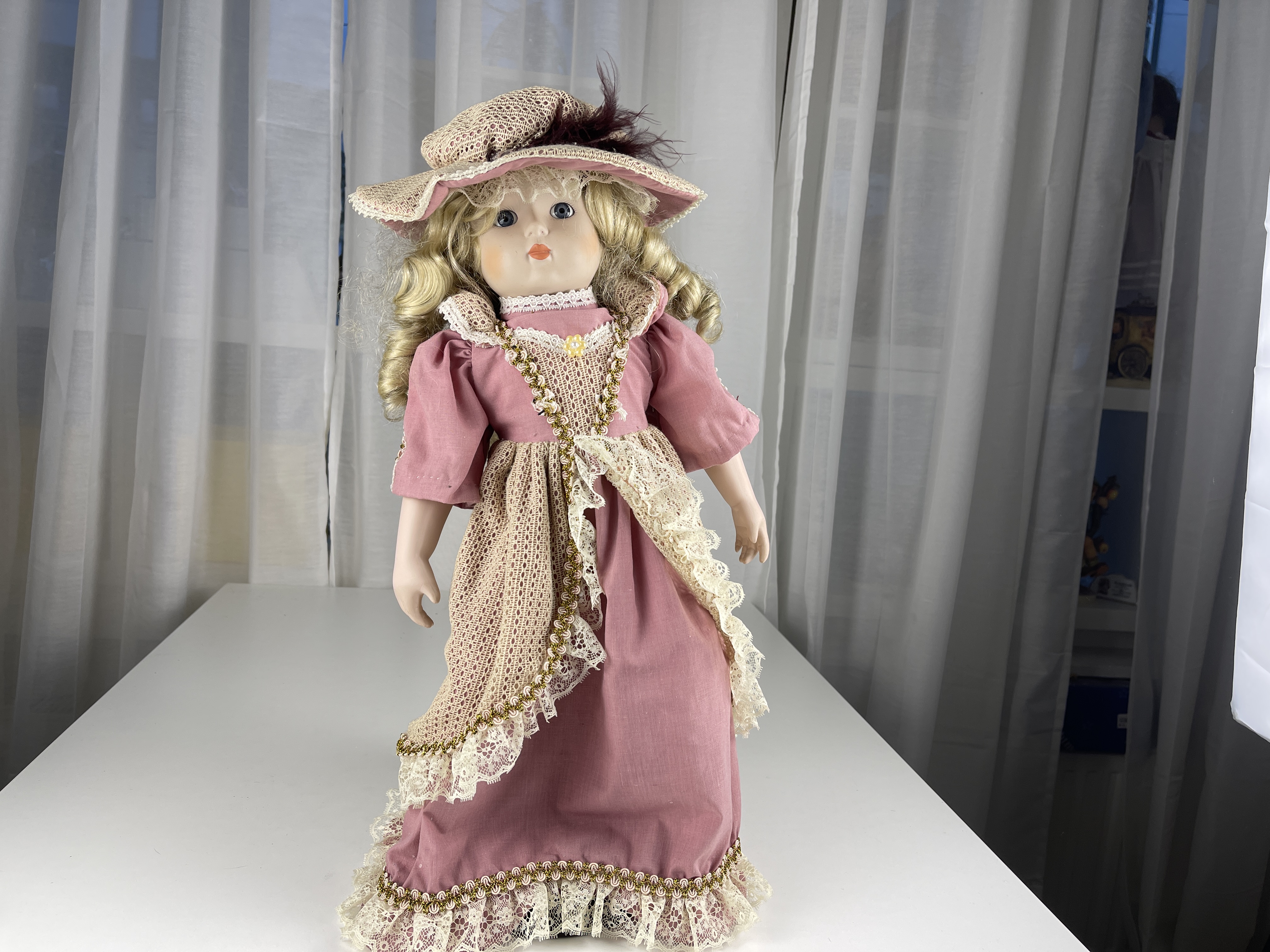 Künstlerpuppe Porzellan Puppe 50 cm. Zustand siehe Fotos 