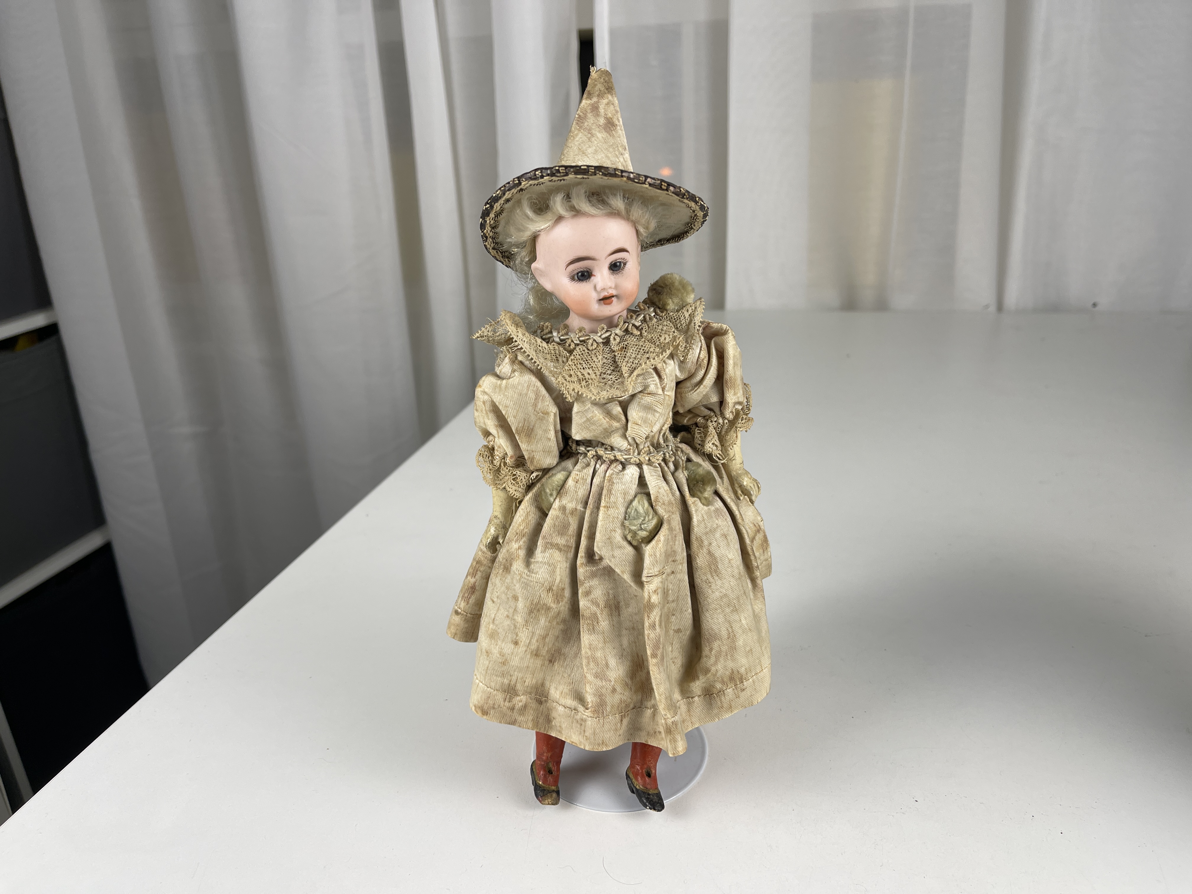 Alte Puppe Sammler Porzellankopf Puppe 24 cm. Zustand Siehe Fotos.    