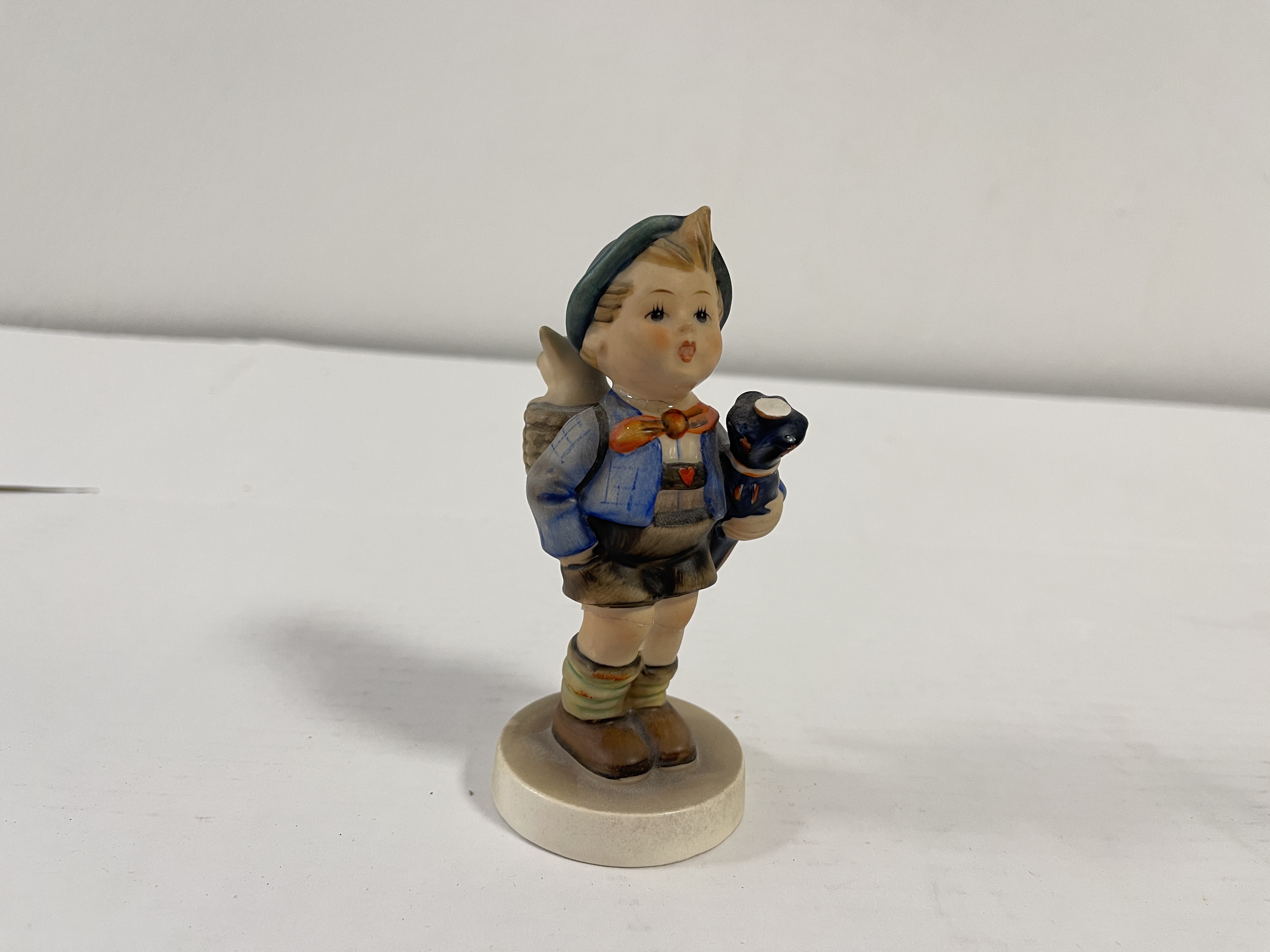 Hummel Figur 198 2/0 Glückskauf 11,8 cm. 1 Wahl  Defekt