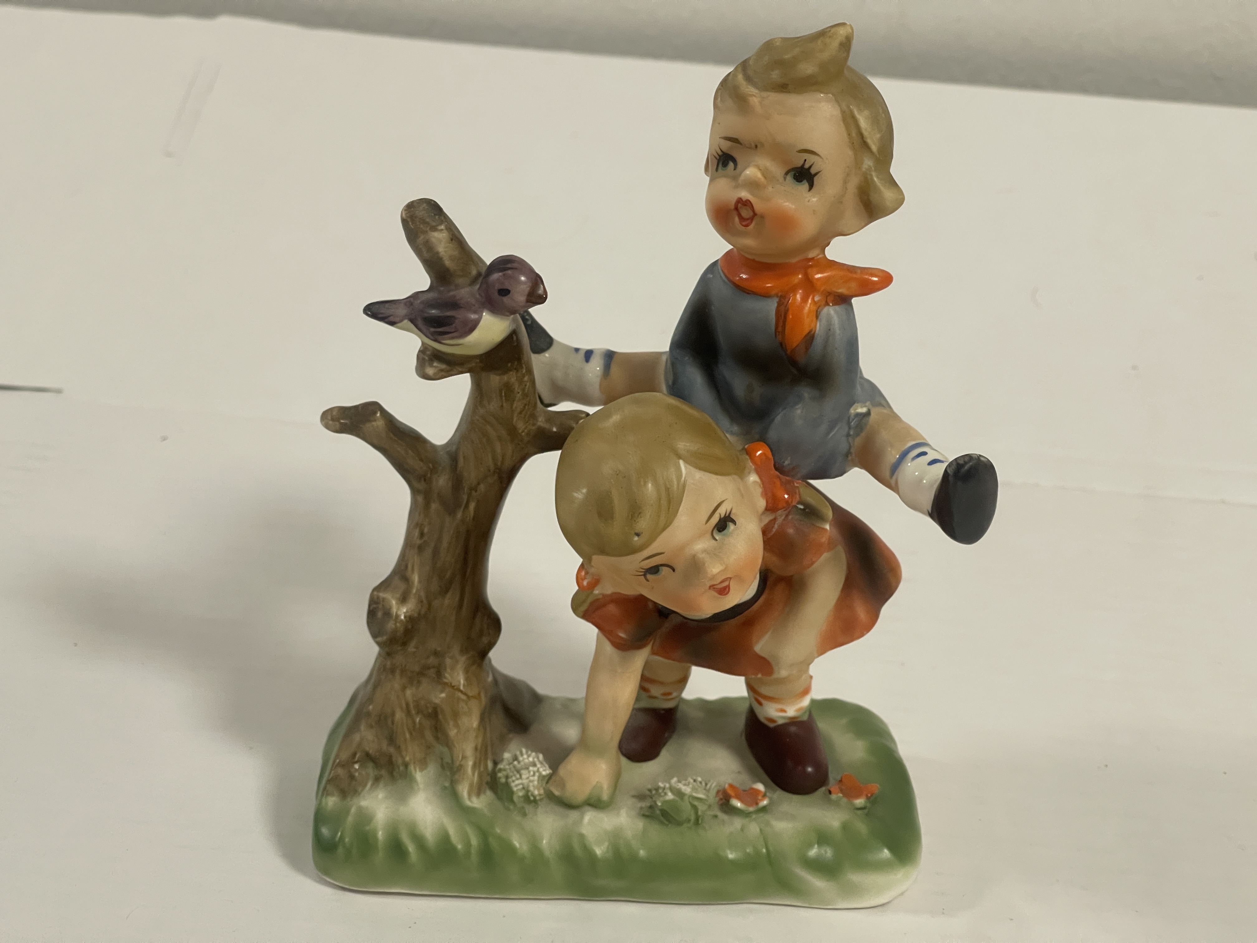 Sammler Figur Porzellan 16 cm. Zustand siehe Fotos   