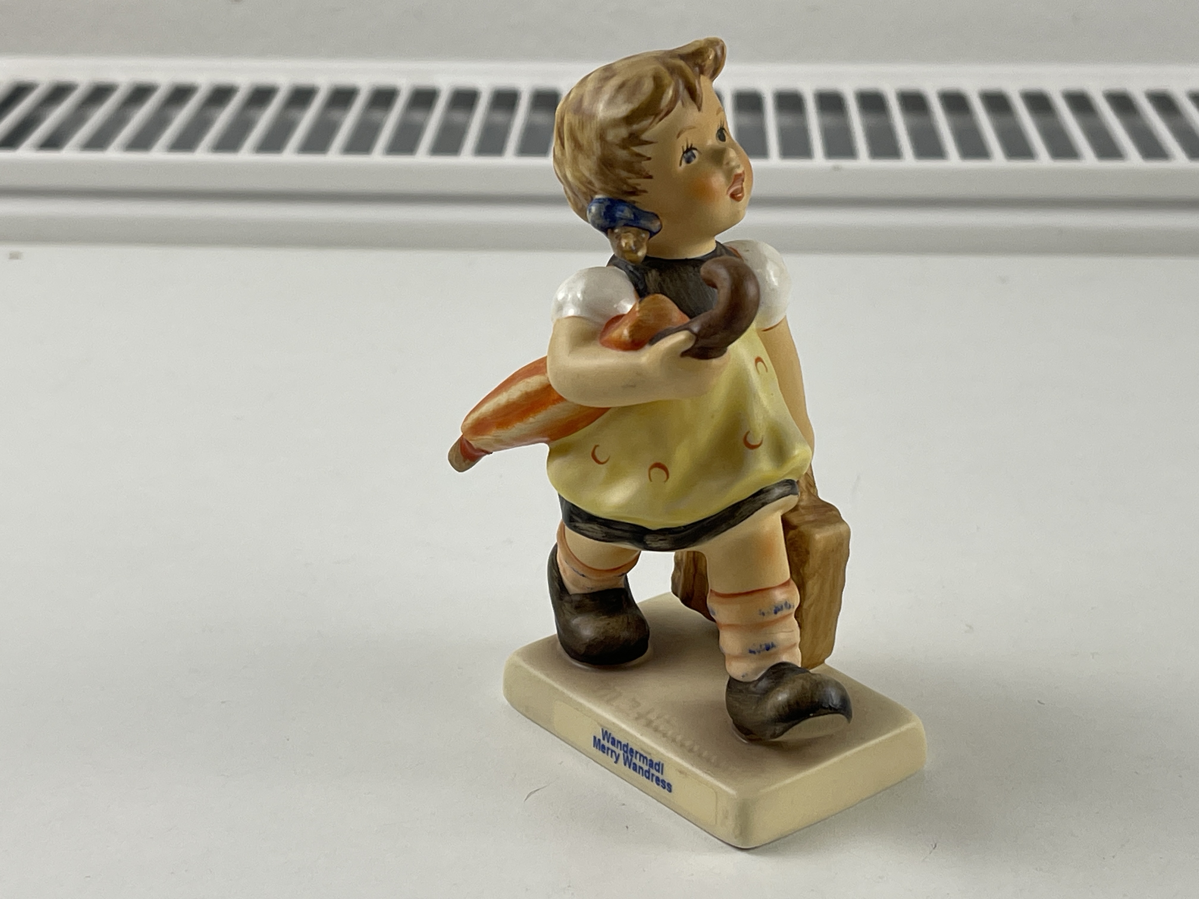 Hummel Figur 2059 Wandermadl 10,5 cm. 1 Wahl. - Top Zustand