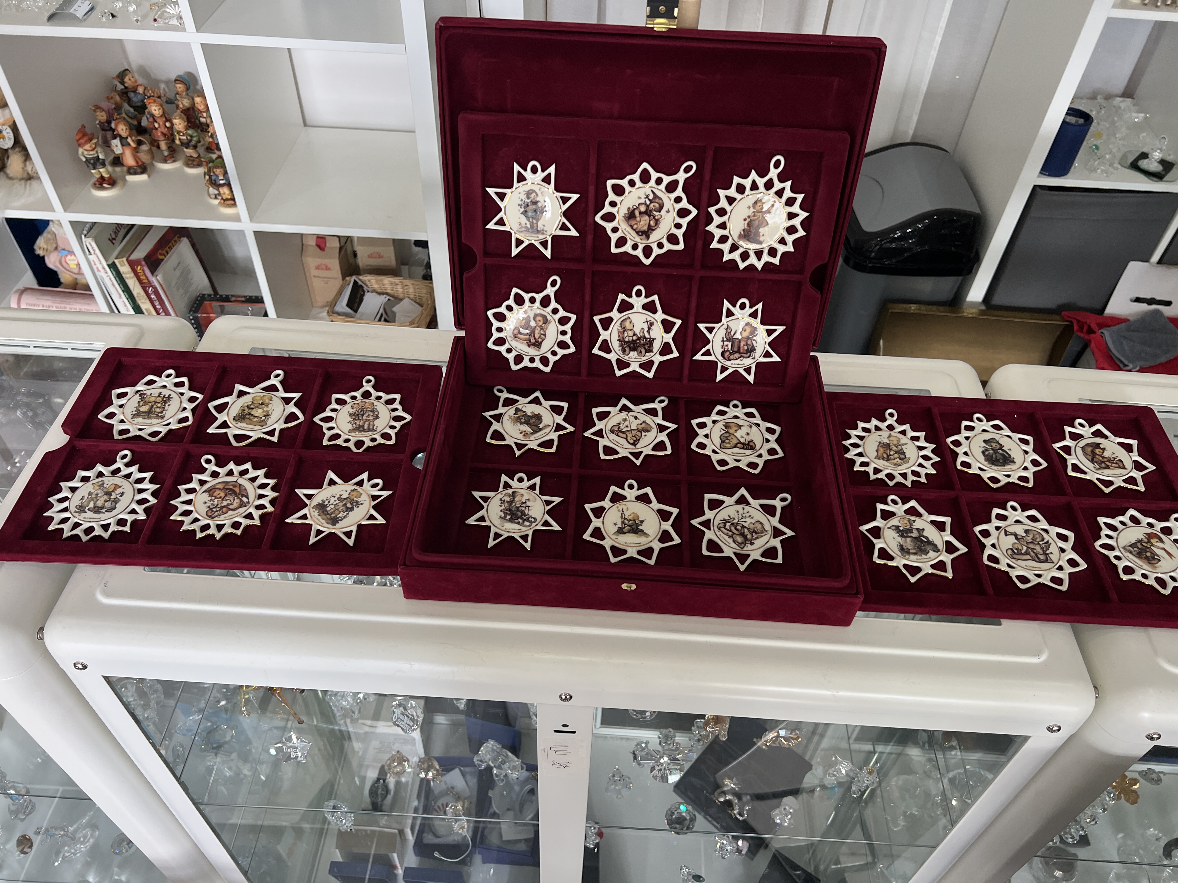 M.I. Hummel Weihnachtssterne Christbaumschmuck 24 Stück im Koffer. 1 Wahl - Top Zustand    M.I. Hummel Weihnachtssterne Christbaumschmuck 24 Stück im Koffer. 1 Wahl - Top Zustand