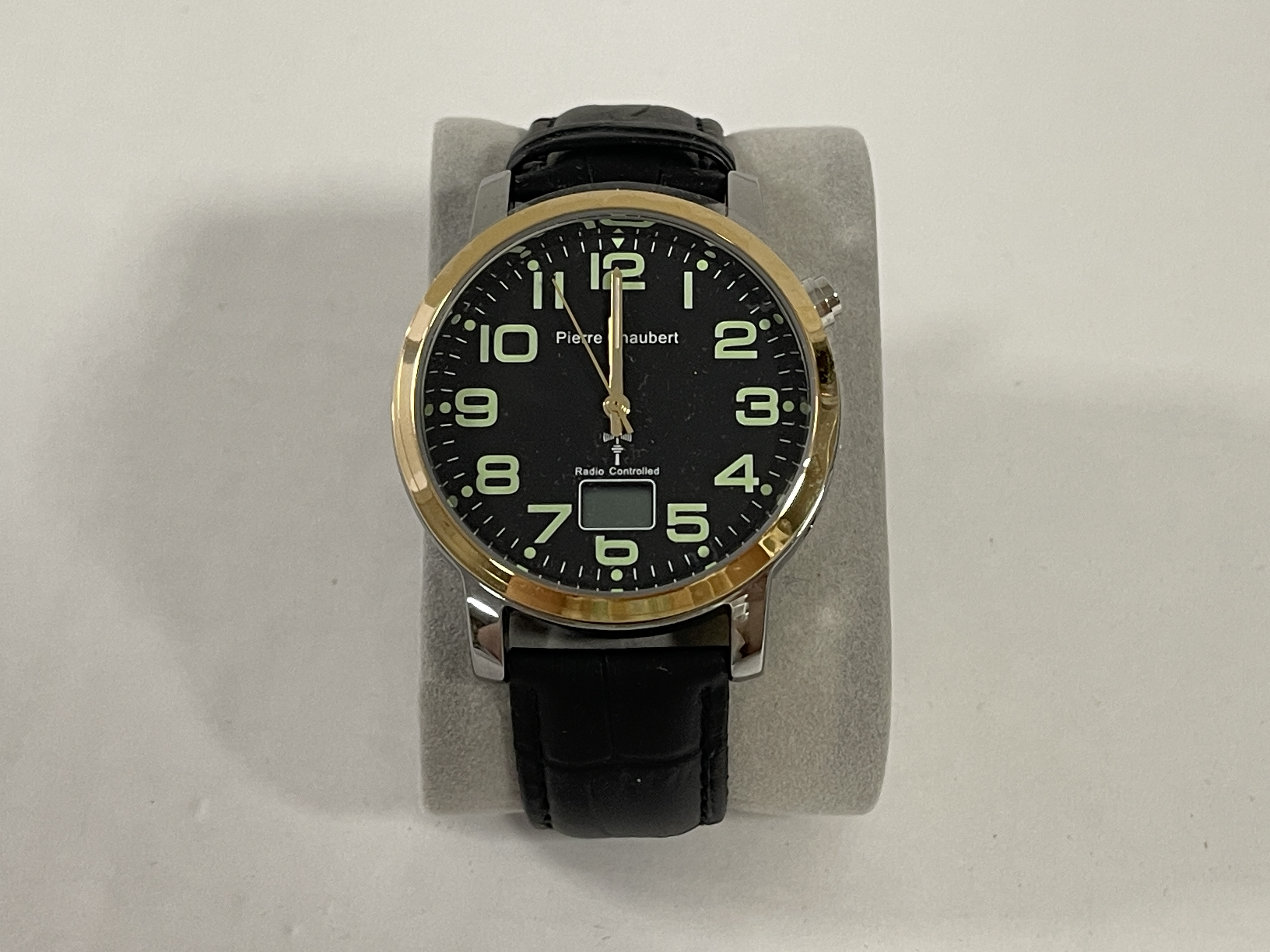 Pierre Chaubert Herren Armbanduhr Funkuhr Top Zustand   