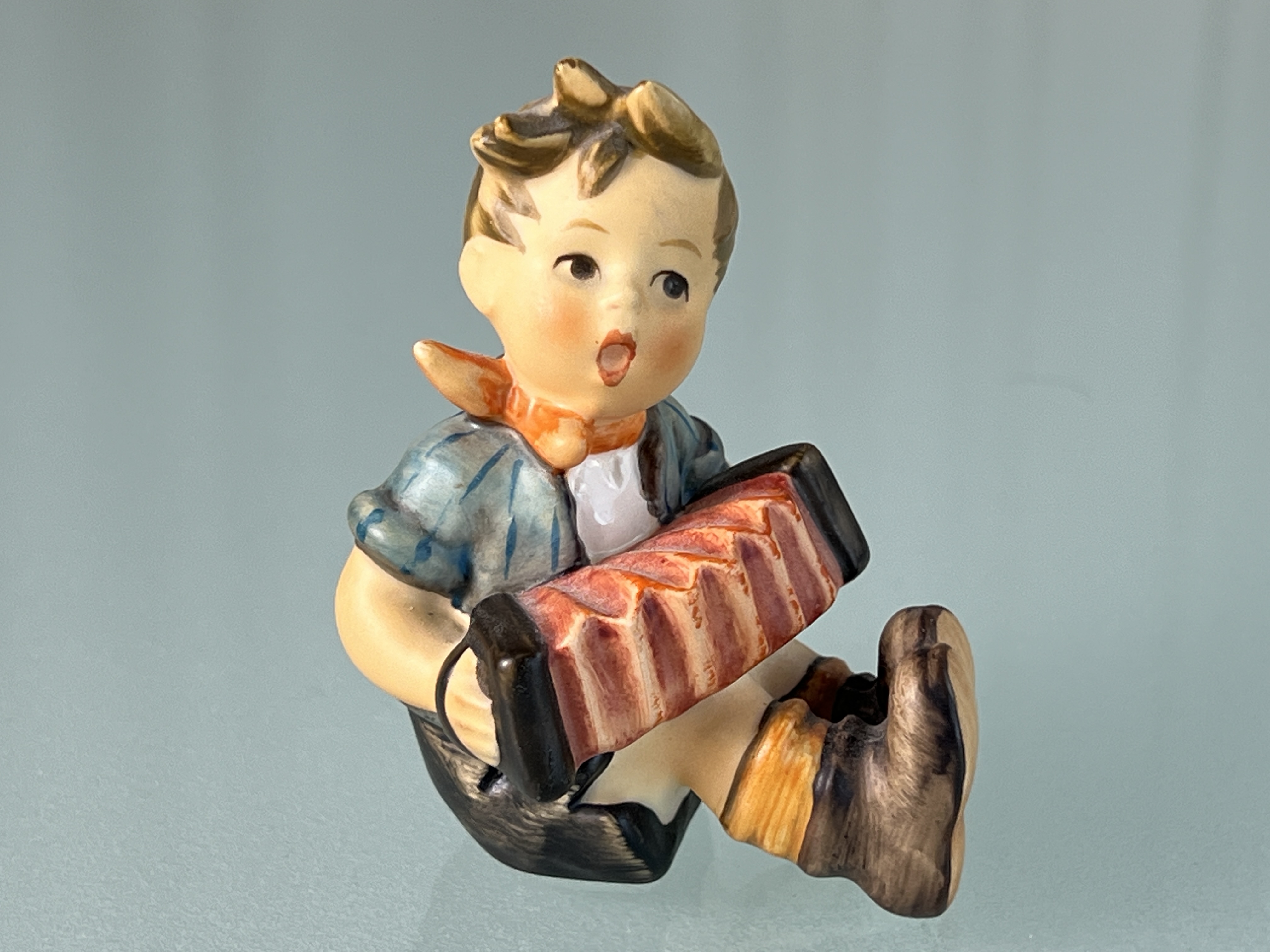 Hummel Figur 390 Junge Akkordeonspieler 7,5 cm. 1 Wahl. Top Zustand
