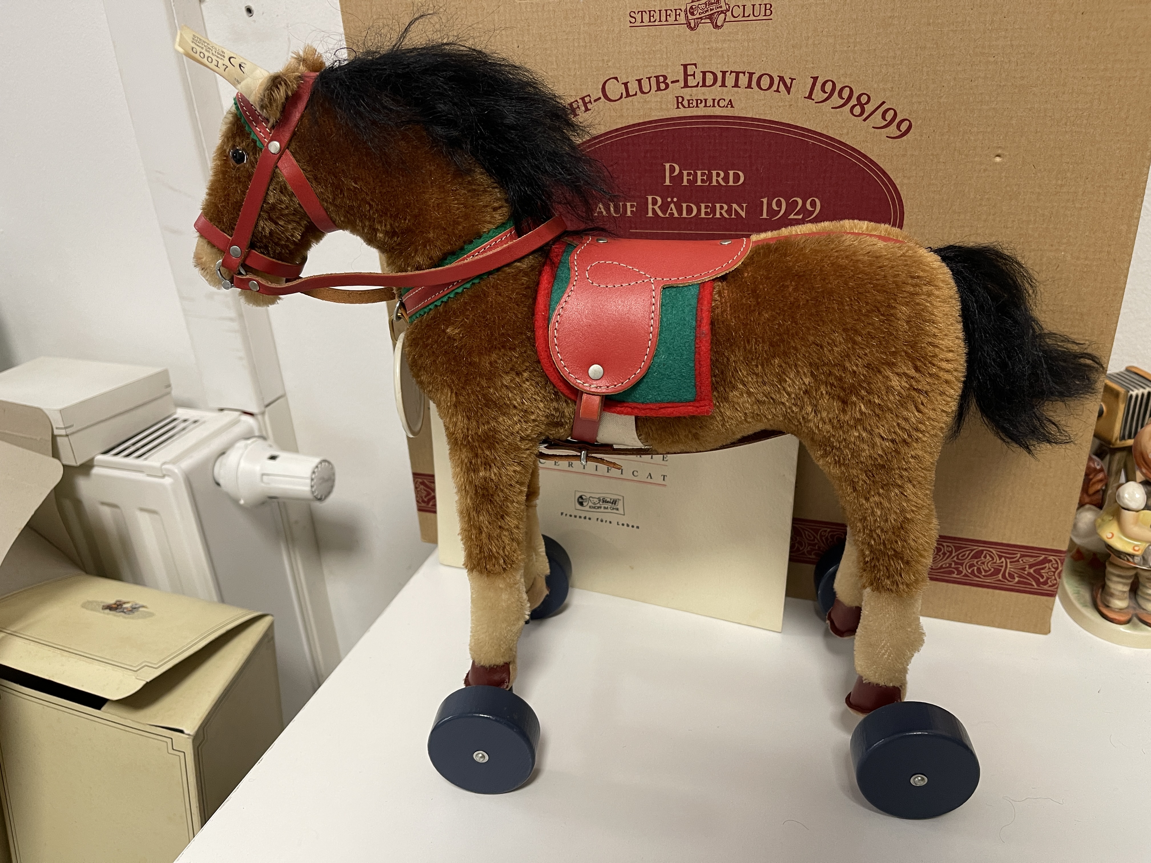 Steiff Tier 420146 Pferd auf Rädern 32 x 32 cm. Top Zustand  + OVP