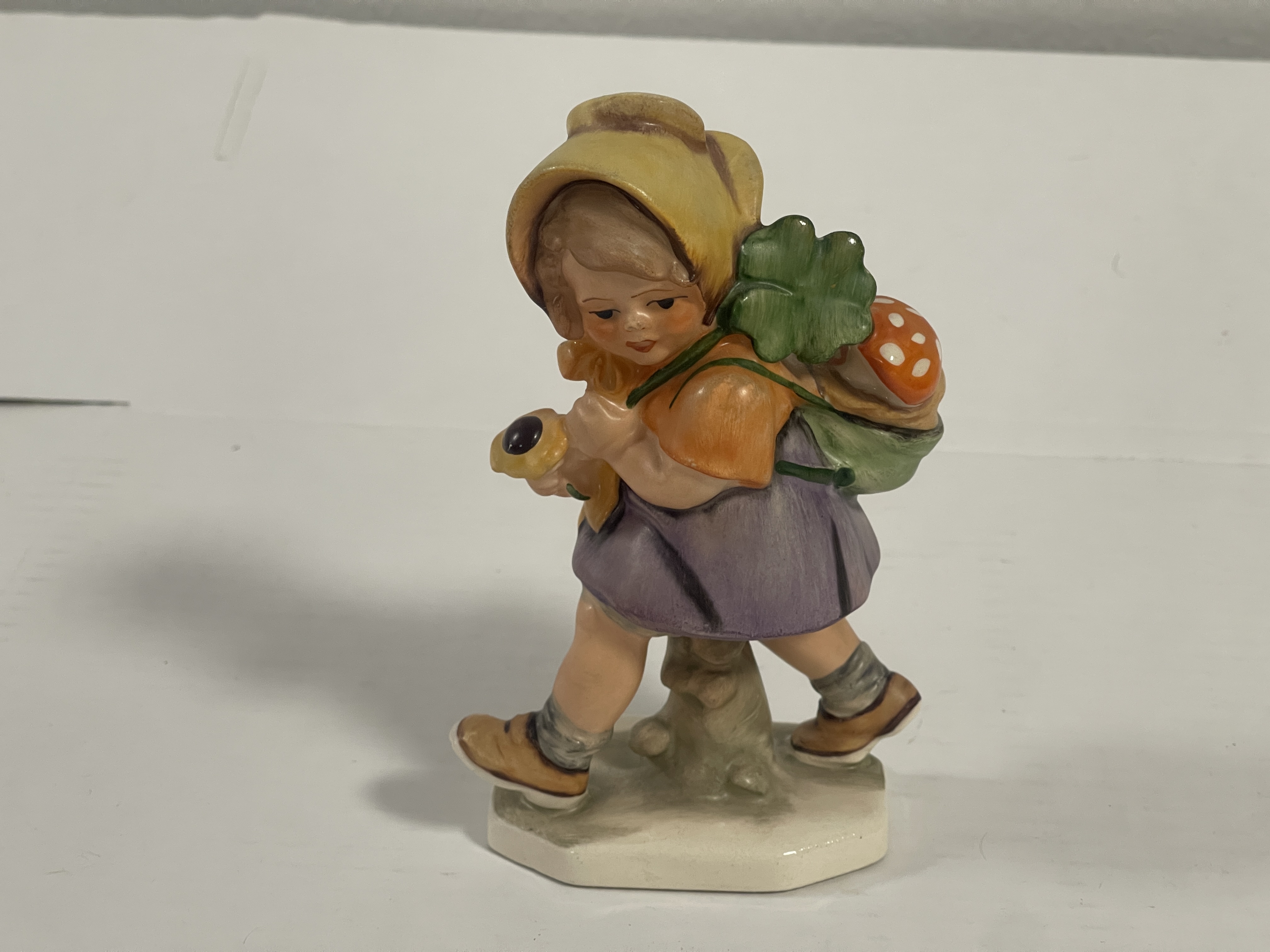 Sammler Figur Porzellan 14 cm. Zustand siehe Fotos  