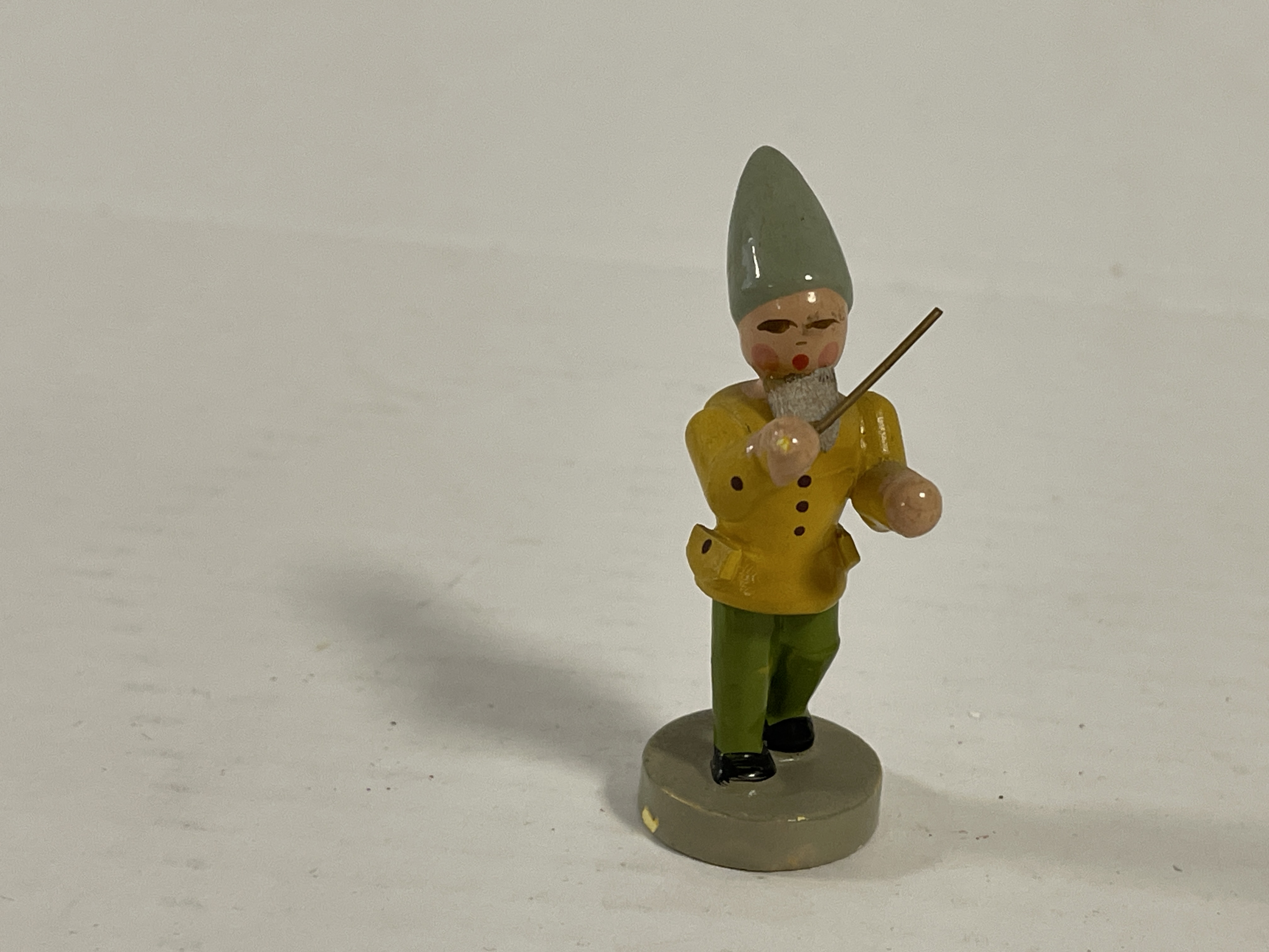  Erzgebirge Figur 6 cm. Zustand siehe Fotos  