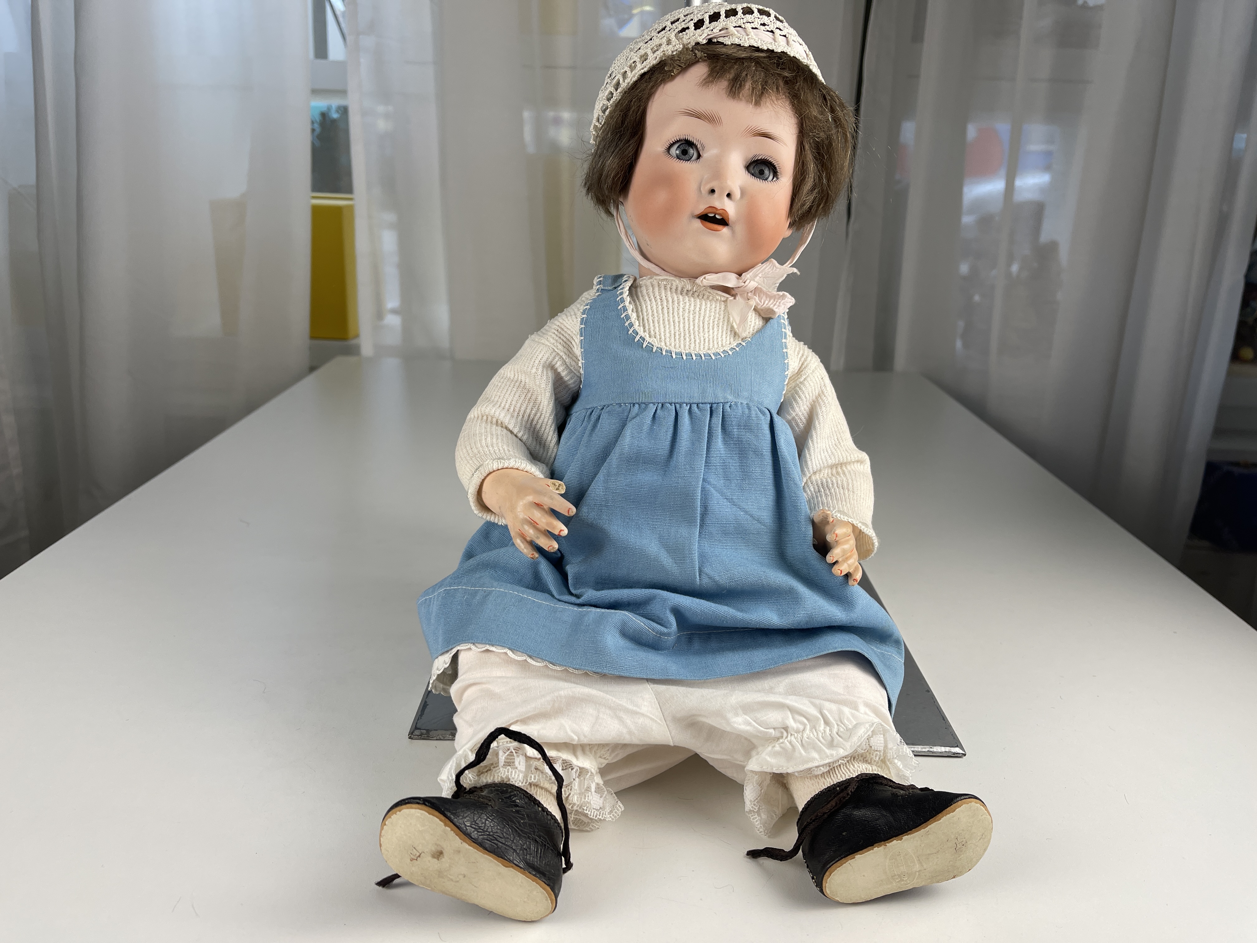 Heubach Köppelsdorf Porzellankopf Puppe 44 cm.  kleiner Defekt