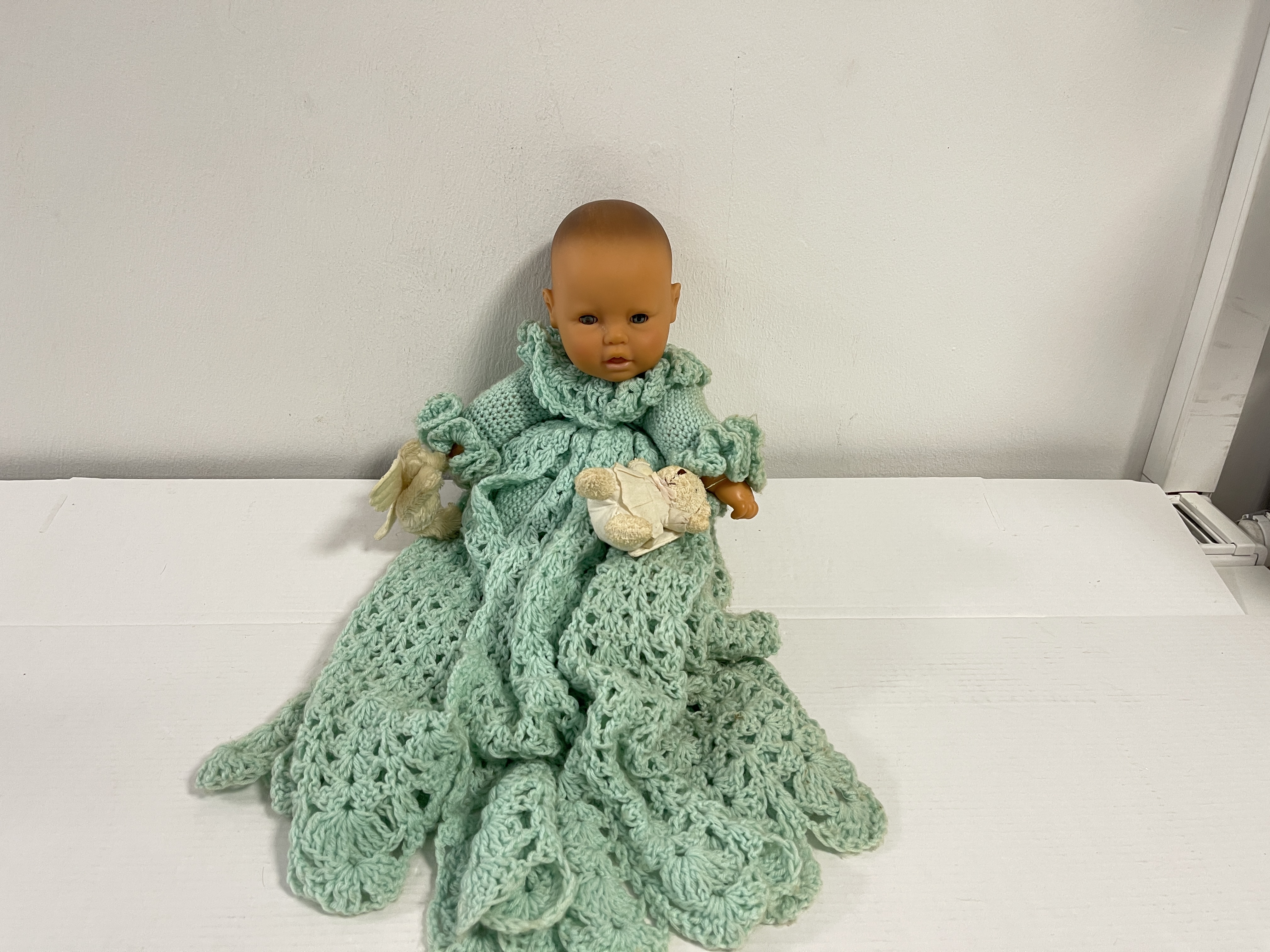 Künstlerpuppe Vinyl Sammler Puppe 48 cm. Raucherhaushalt Zustand siehe Fotos 