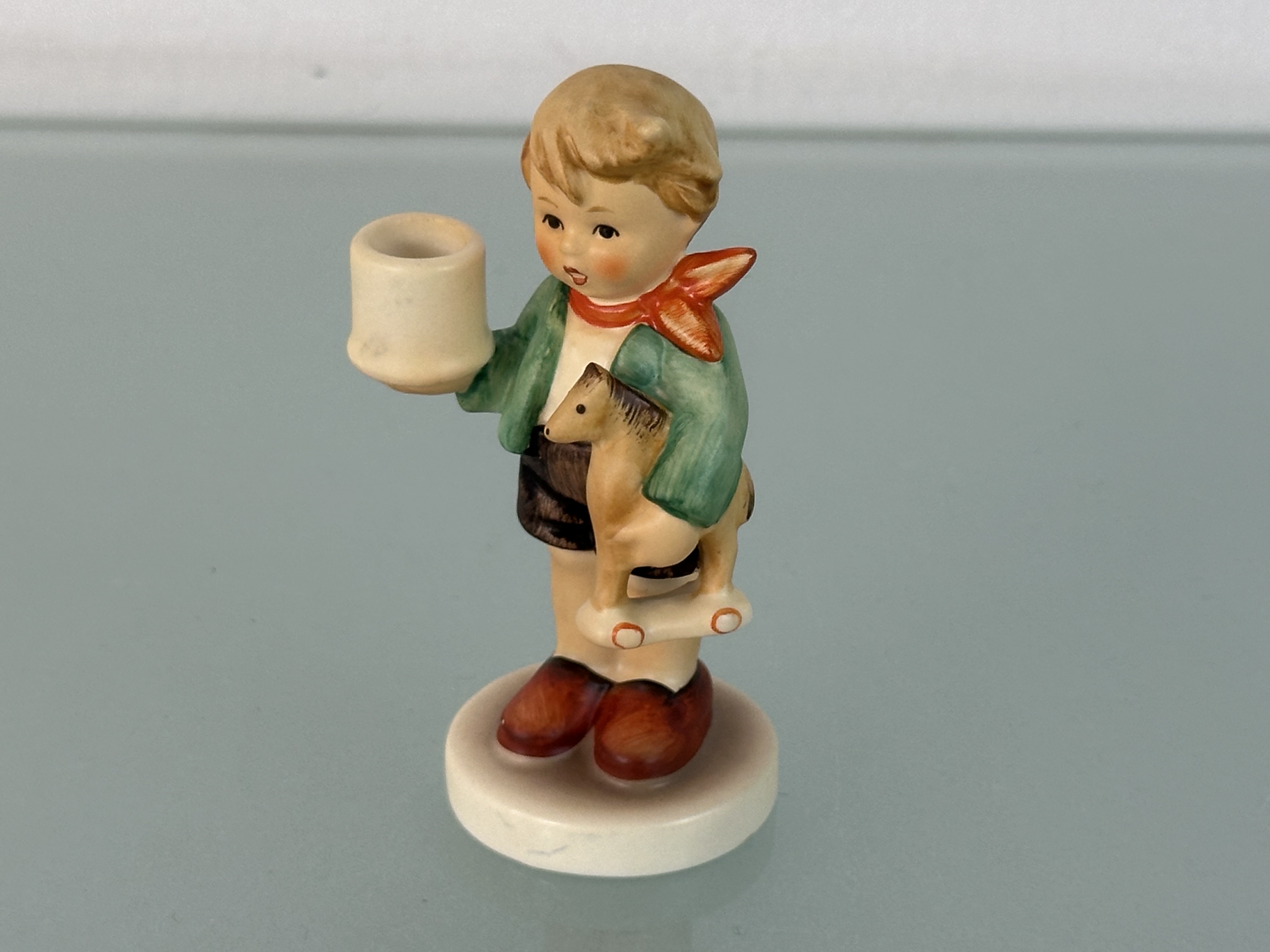  Hummel Figur 117 Junge mit Holzpferd Kerzenständer 9 cm. Top Zustand