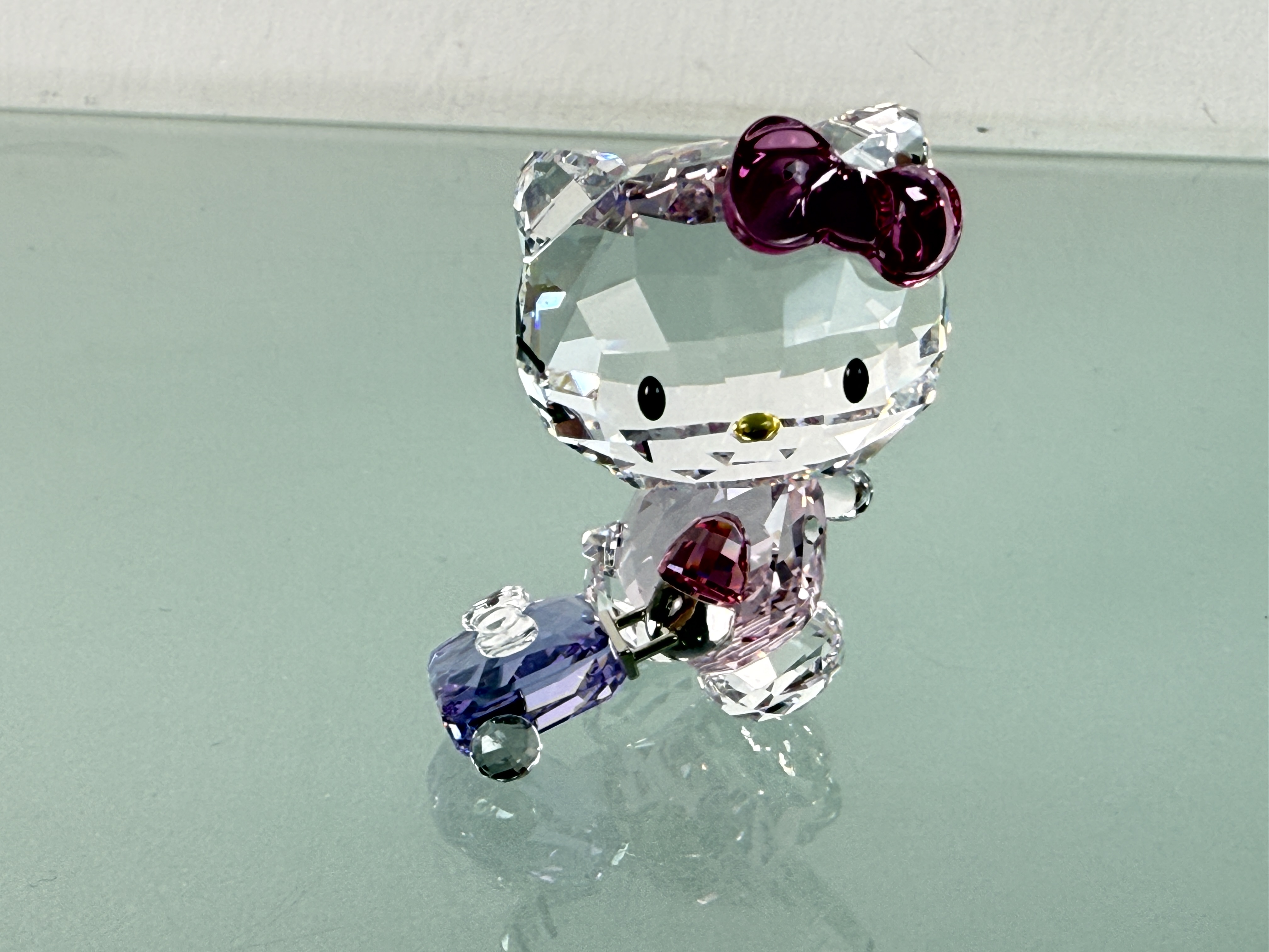  Swarovski Figur 5279082 Hello Kitty auf Reisen 5 cm Top Zustand 