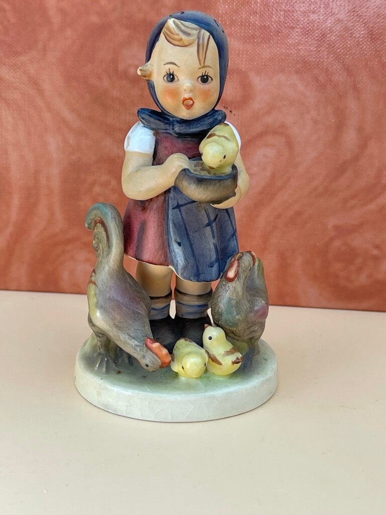 Hummel Figur 199/0 Im Hühnerhof 11 cm. 1 Wahl. Top Zustand