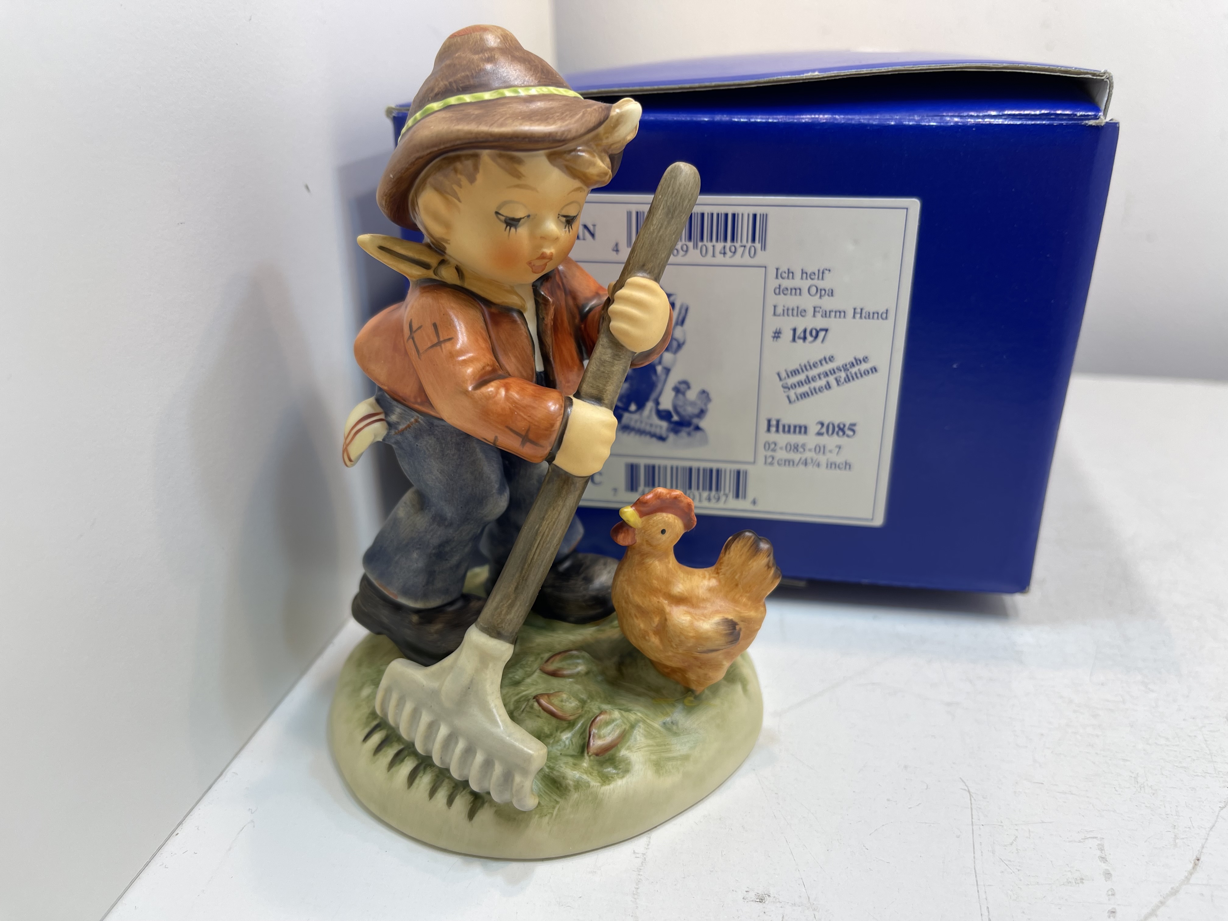 Hummel Figur 2085 Ich helf dem Opa 12 cm. Inkl. Ovp - 1 Wahl - Top Zustand Hummel Figur 2085 Ich helf dem Opa 12 cm. Inkl. Ovp - 1 Wahl - Top Zustand