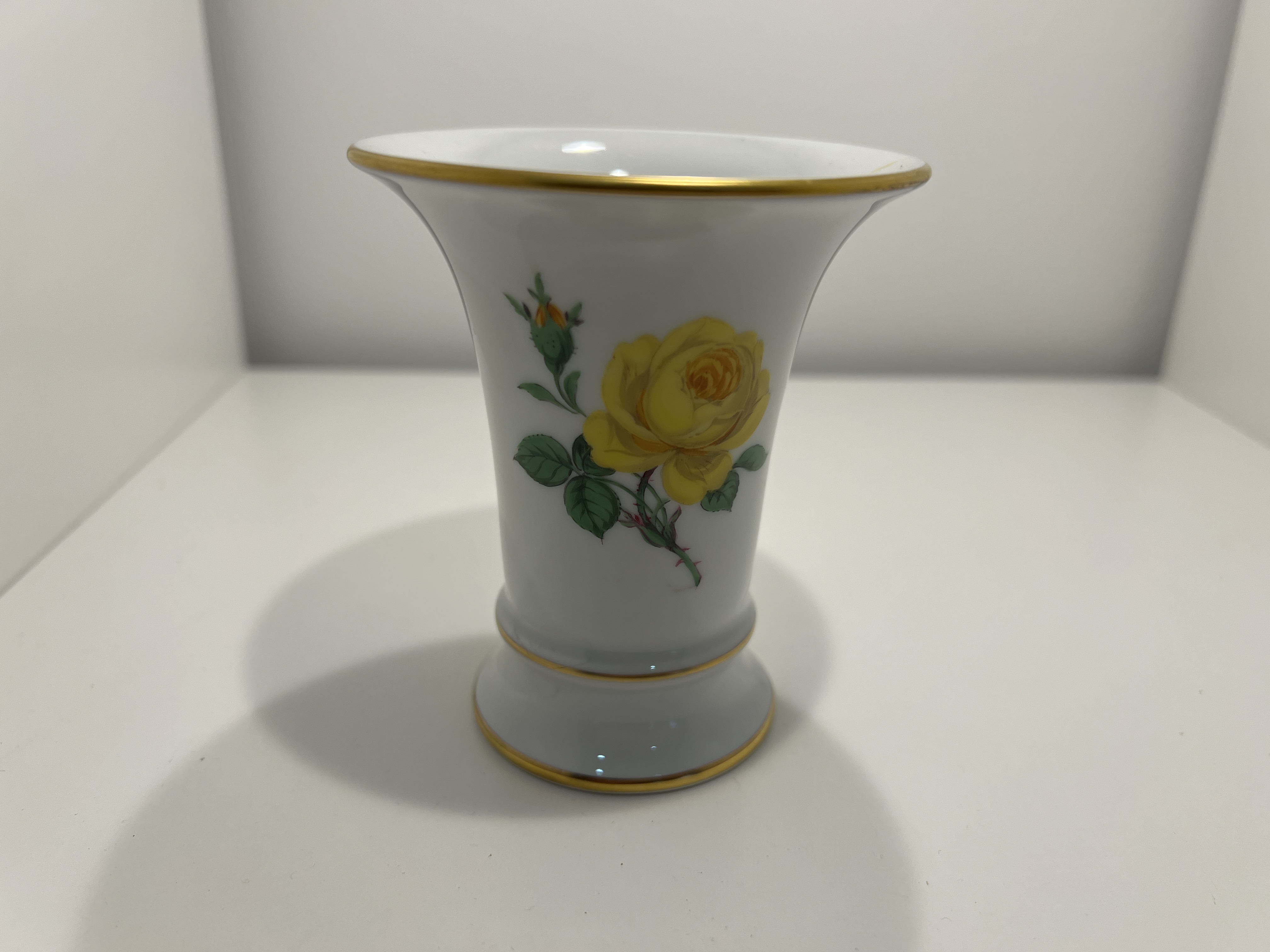 Meissen Figur Vase 9,5 cm  + 8,5 cm Ø- 1 Wahl - Top Zustand       Meissen Figur Vase 9,5 cm  + 8,5 cm Ø- 1 Wahl - Top Zustand
