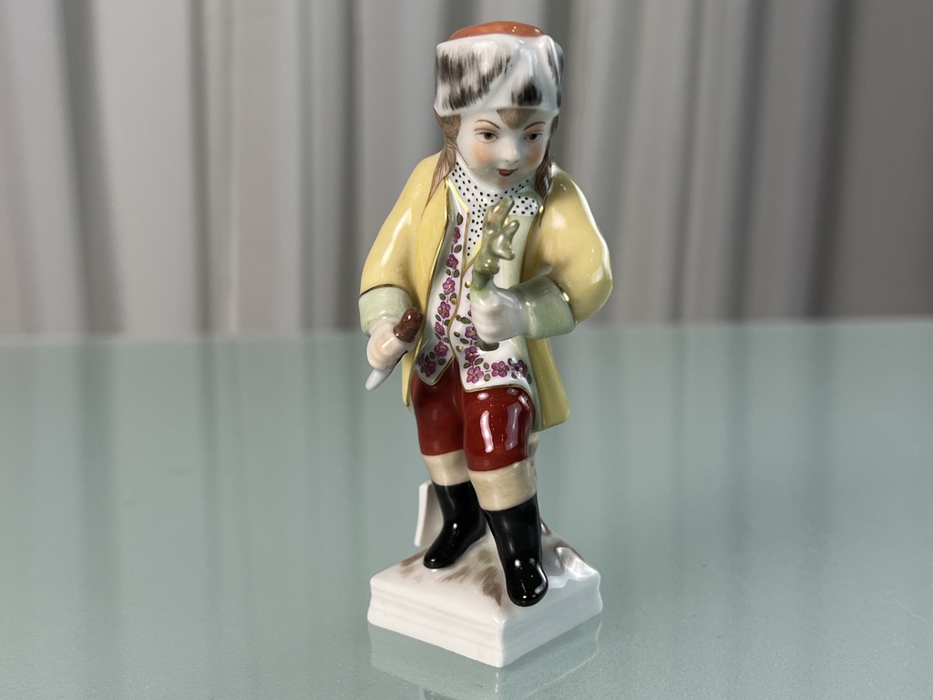 KPM Porzellan Figur Junge 10,5 cm. - 1 Wahl Top Zustand 