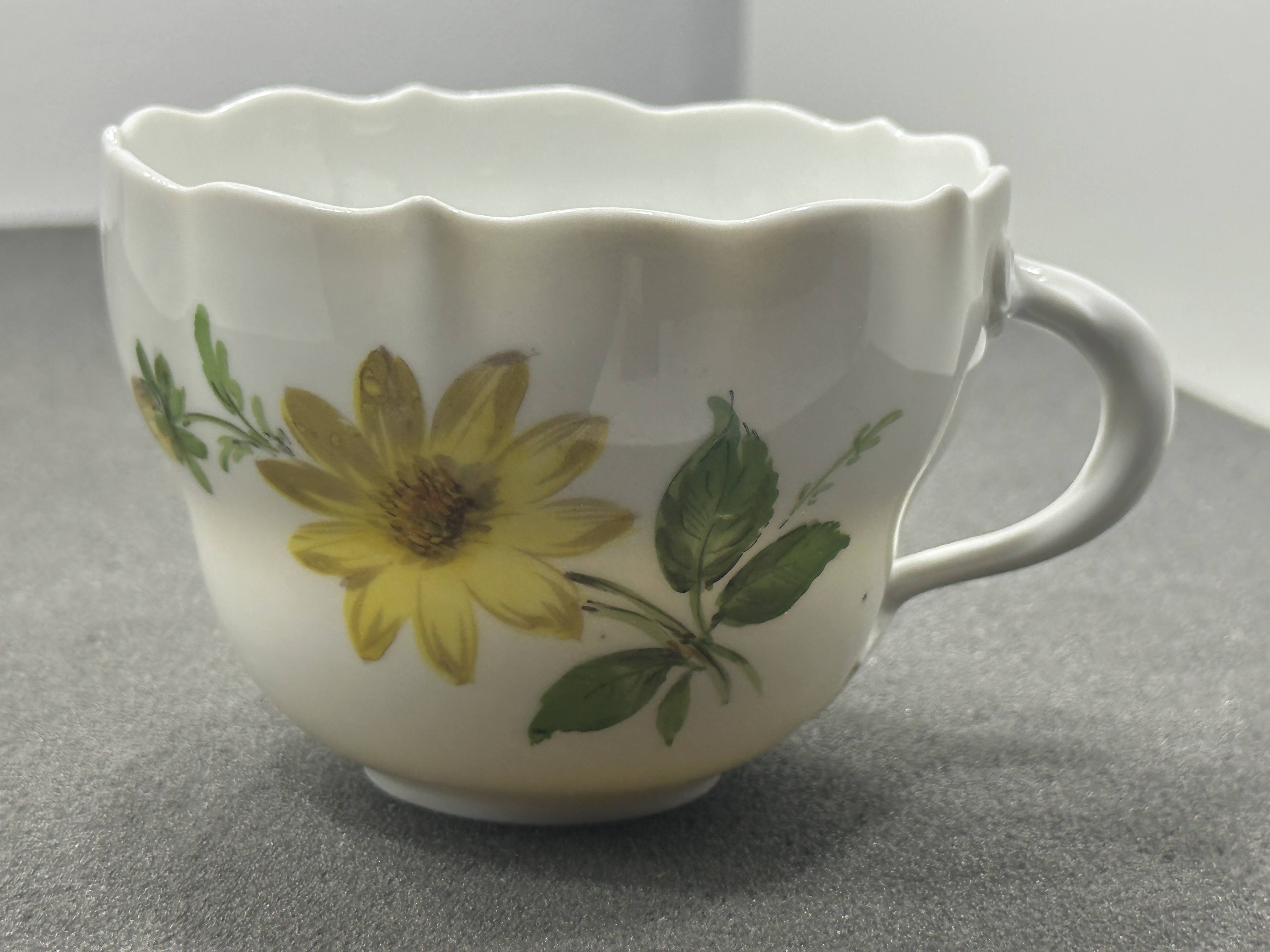 Meissen Tasse Mokkatasse  8,2 Ø, 6,2 cm. 3 Wahl. Top Zustand