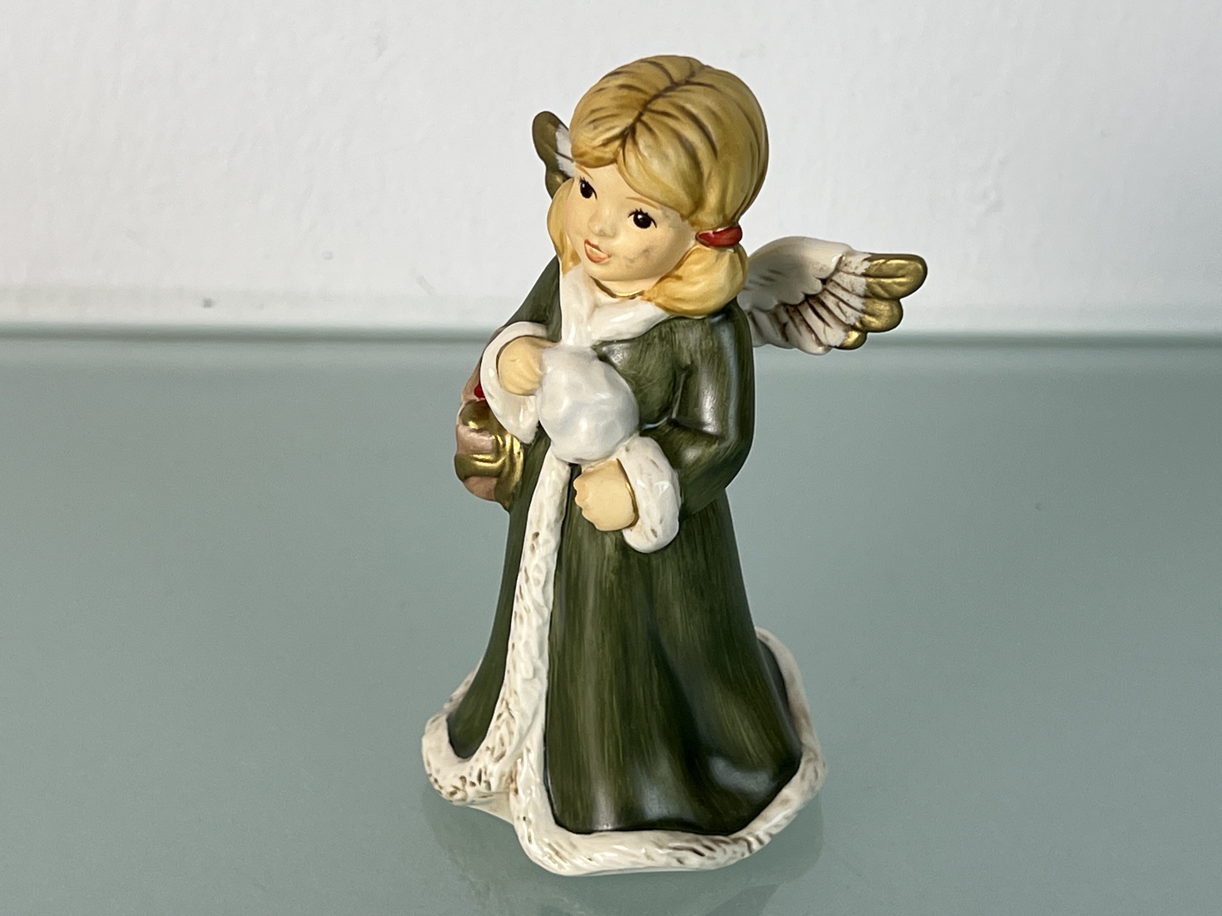 Goebel Figur Engel mit Geschenkkorb 11,3 cm.- 1 Wahl. Top Zustand