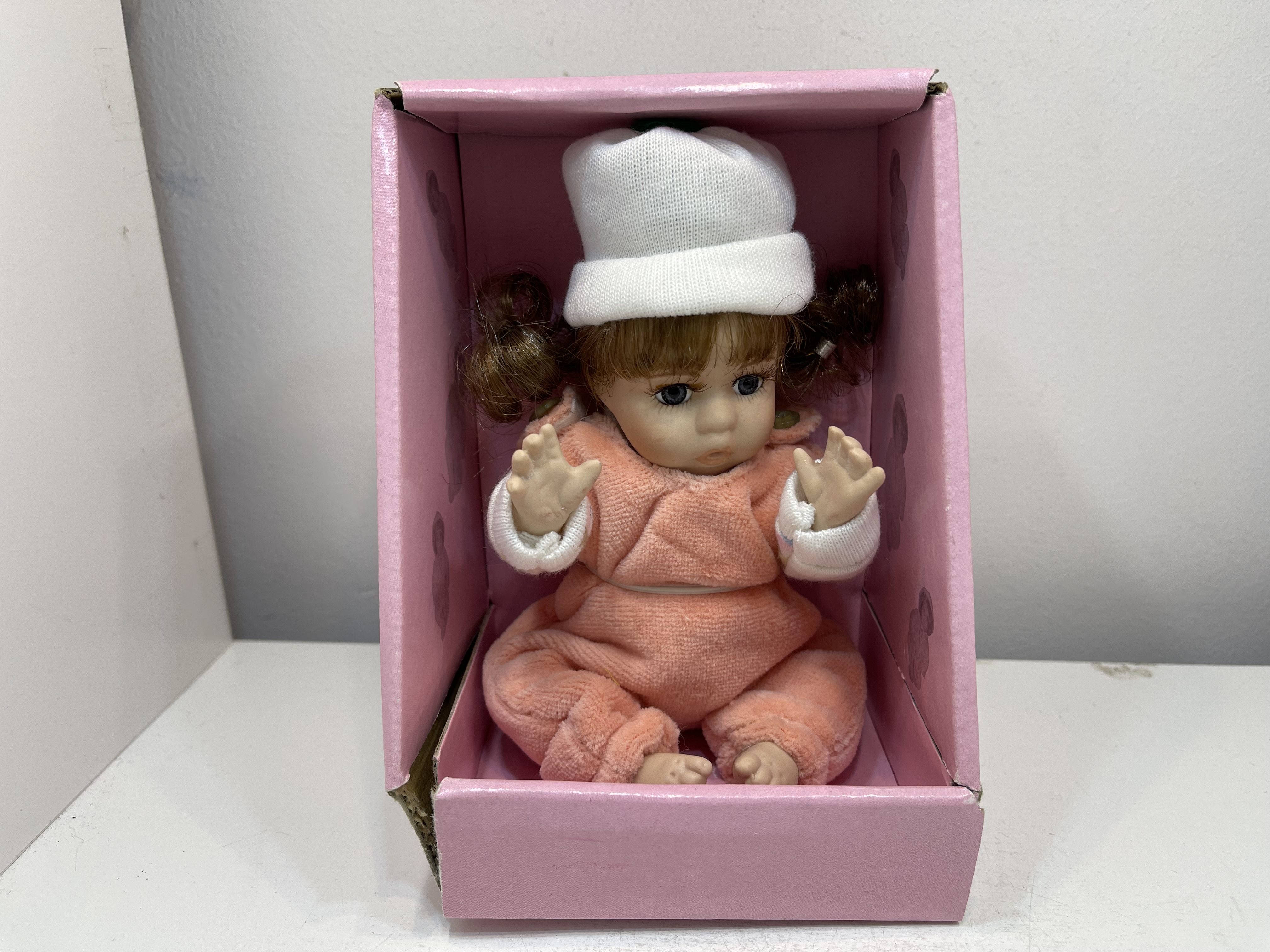 Künstlerpuppe Puppe Porzellan ca. 14 cm OVP. Top Zustand