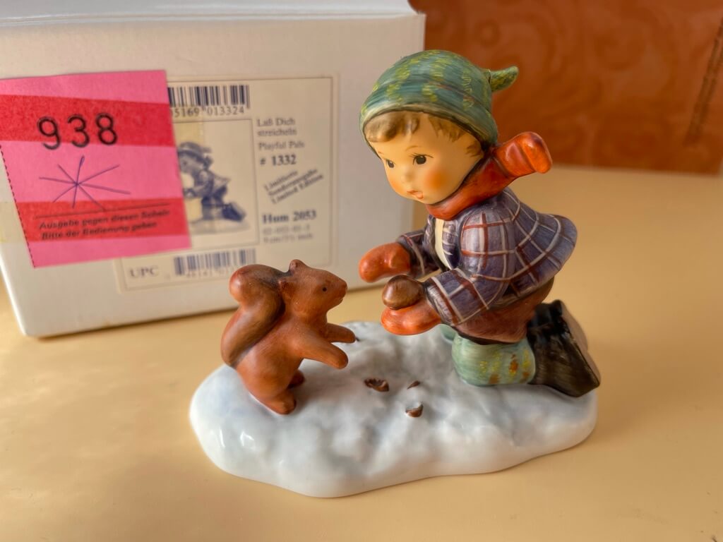 Hummel Figur 2053 Lass Dich streicheln 9 cm. 1 Wahl mit Ovp - Top Zustand