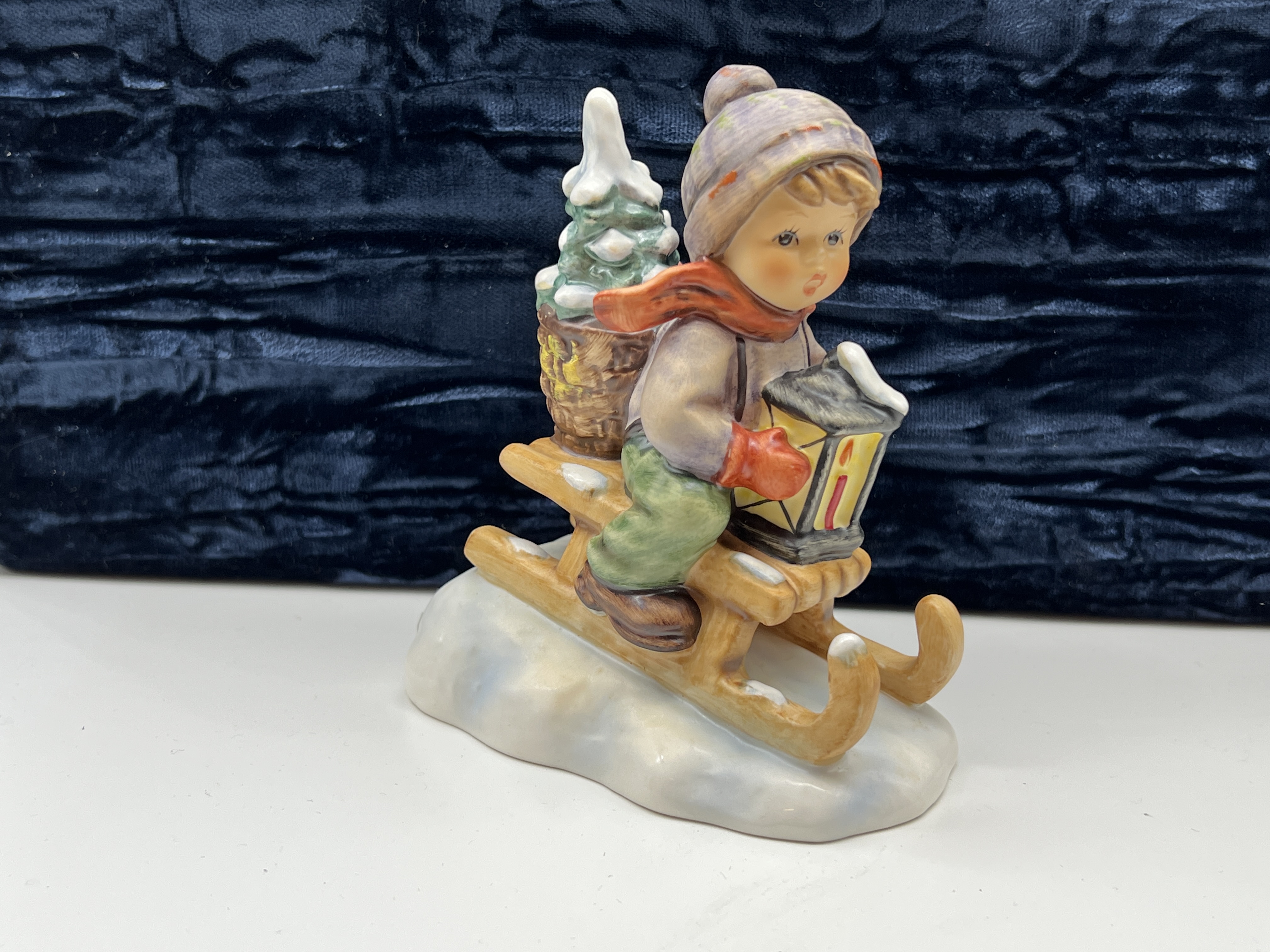 Hummel Figur 396 2/0 Fahrt in die Weihnacht 11 cm. 1 Wahl. Top Zustand.  Hummel Figur 396 2/0 Fahrt in die Weihnacht 11 cm. 1 Wahl. Top Zustand.