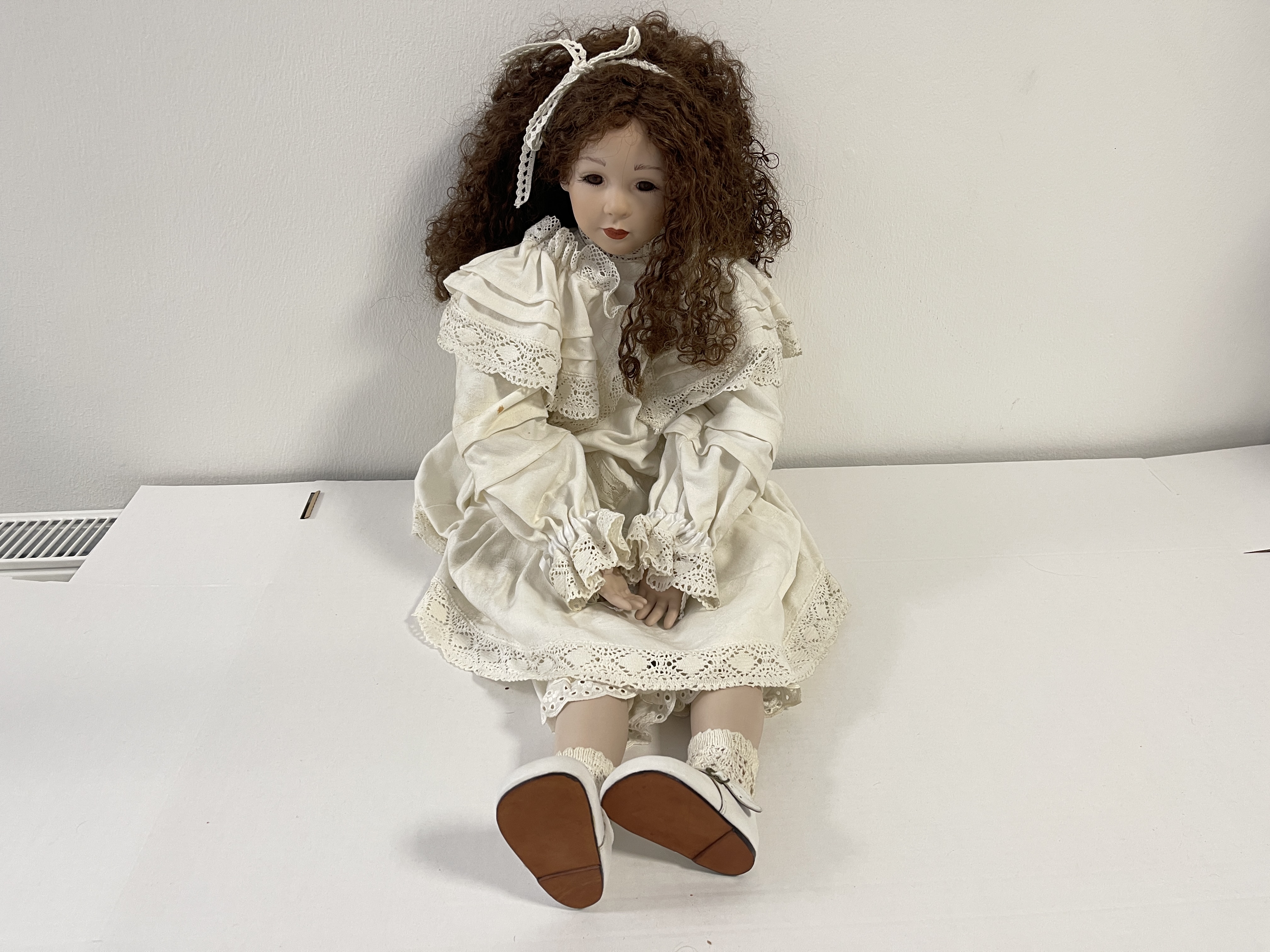 Künstler Porzellan Puppe 82 cm.  Zustand siehe Fotos  