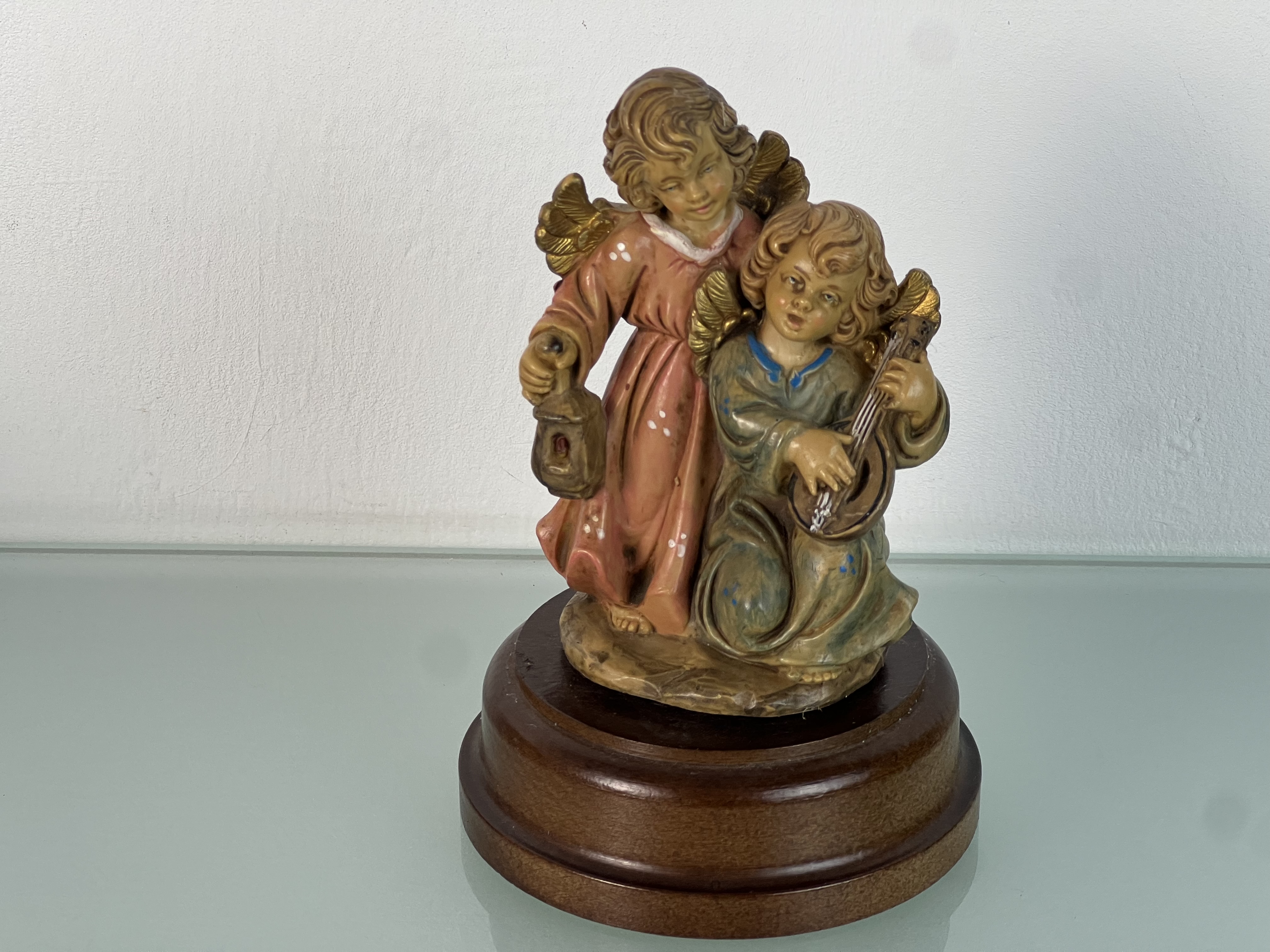 Spieluhr aus Holzsockel & Kunststoff Figur mit Musizierenden Engel  16,5 cm Top Zustand 