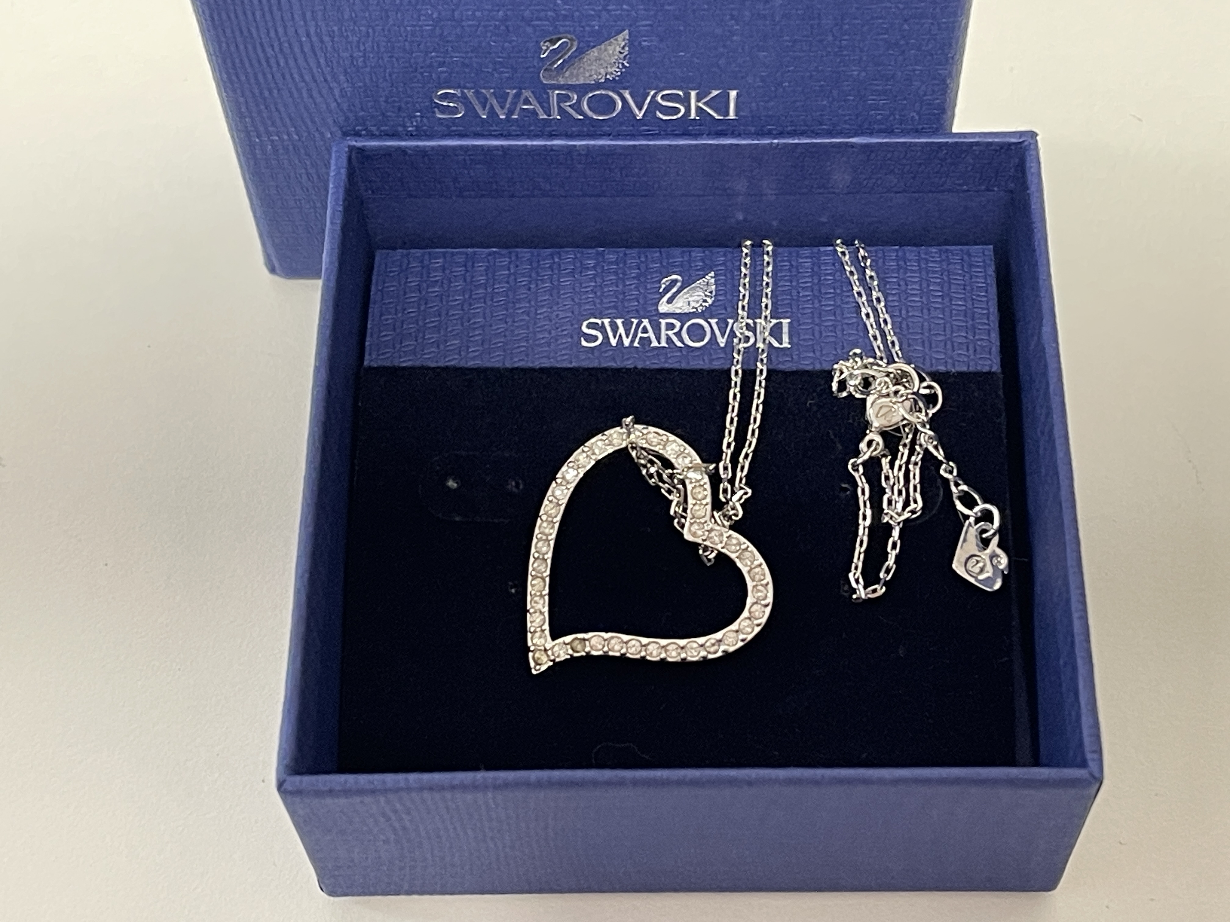 Swarovski Halskette ca. 45 cm + Kiste. Top Zustand
