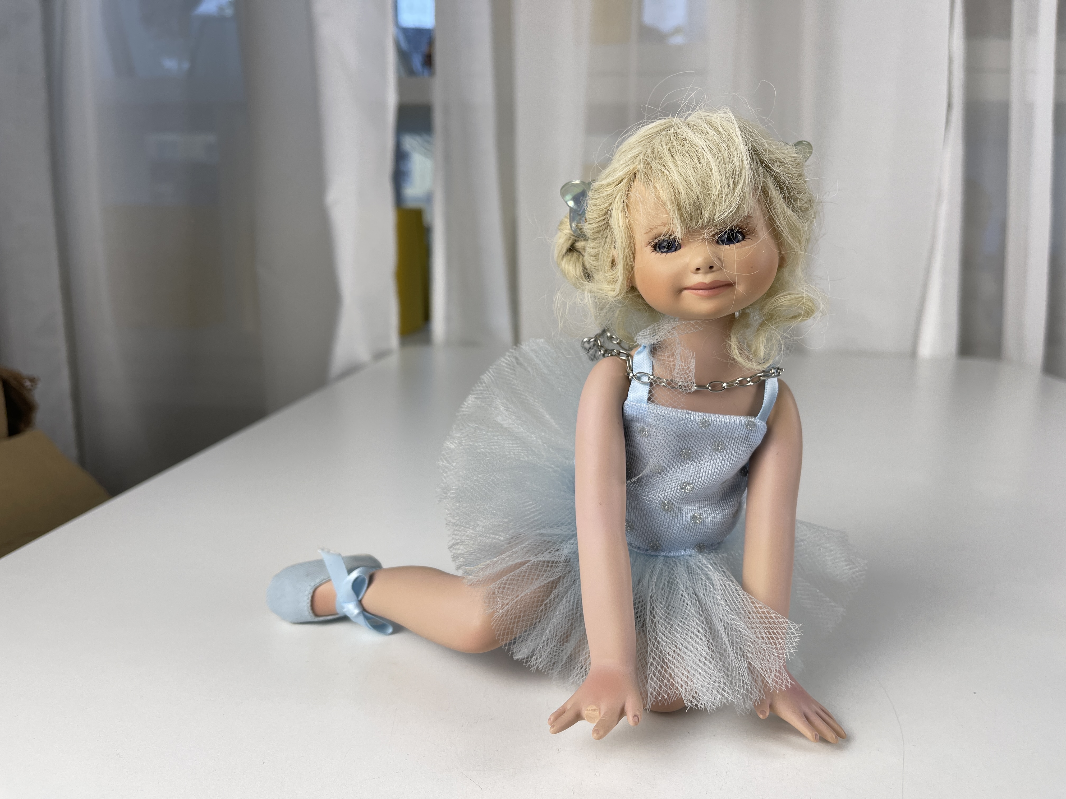 Gabriele Müller Porzellan Puppe 19 cm. Defekt 