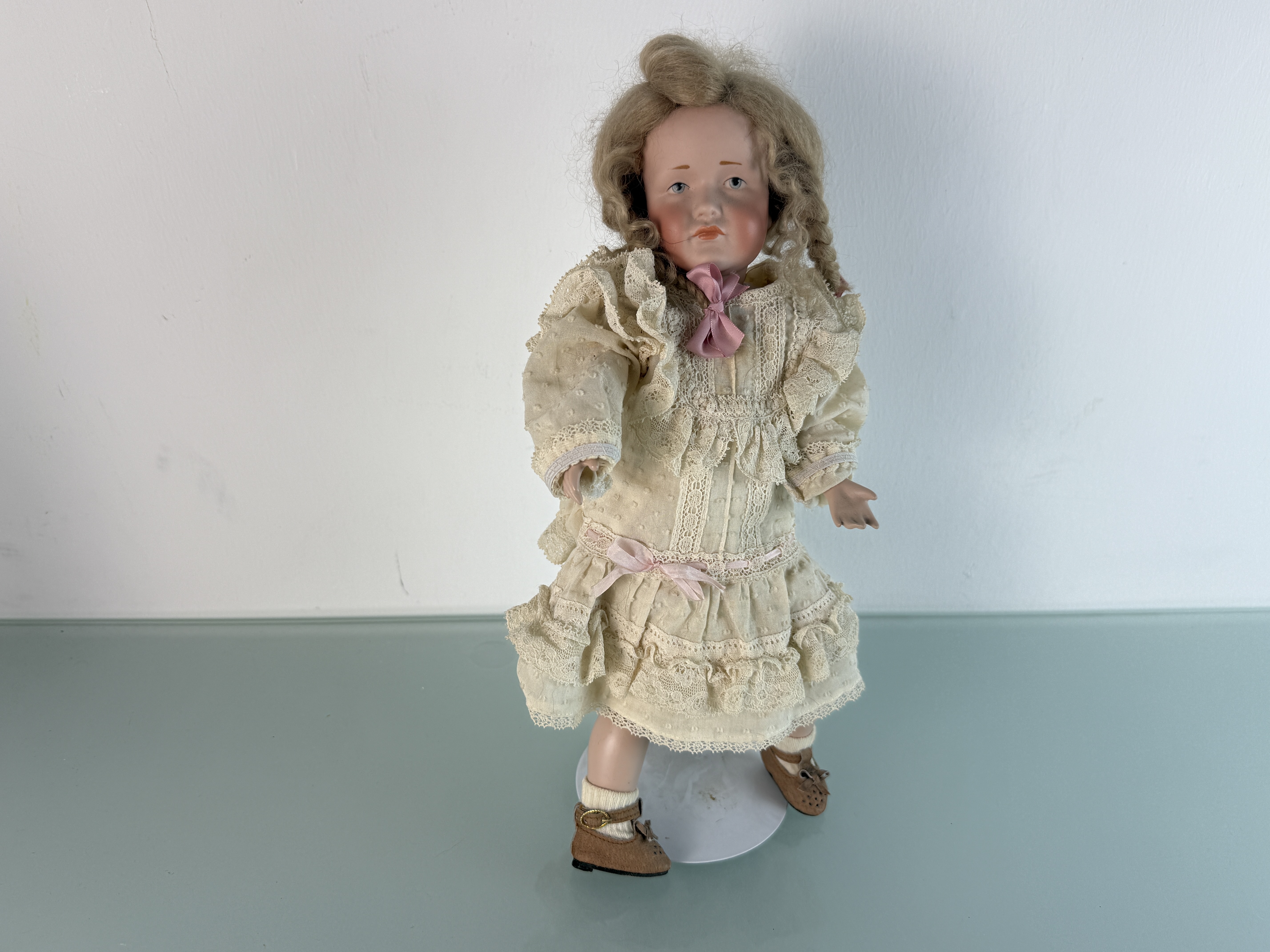 Künstlerpuppe Sammler Porzellankopf Puppe 37 cm Zustand Siehe Fotos.   