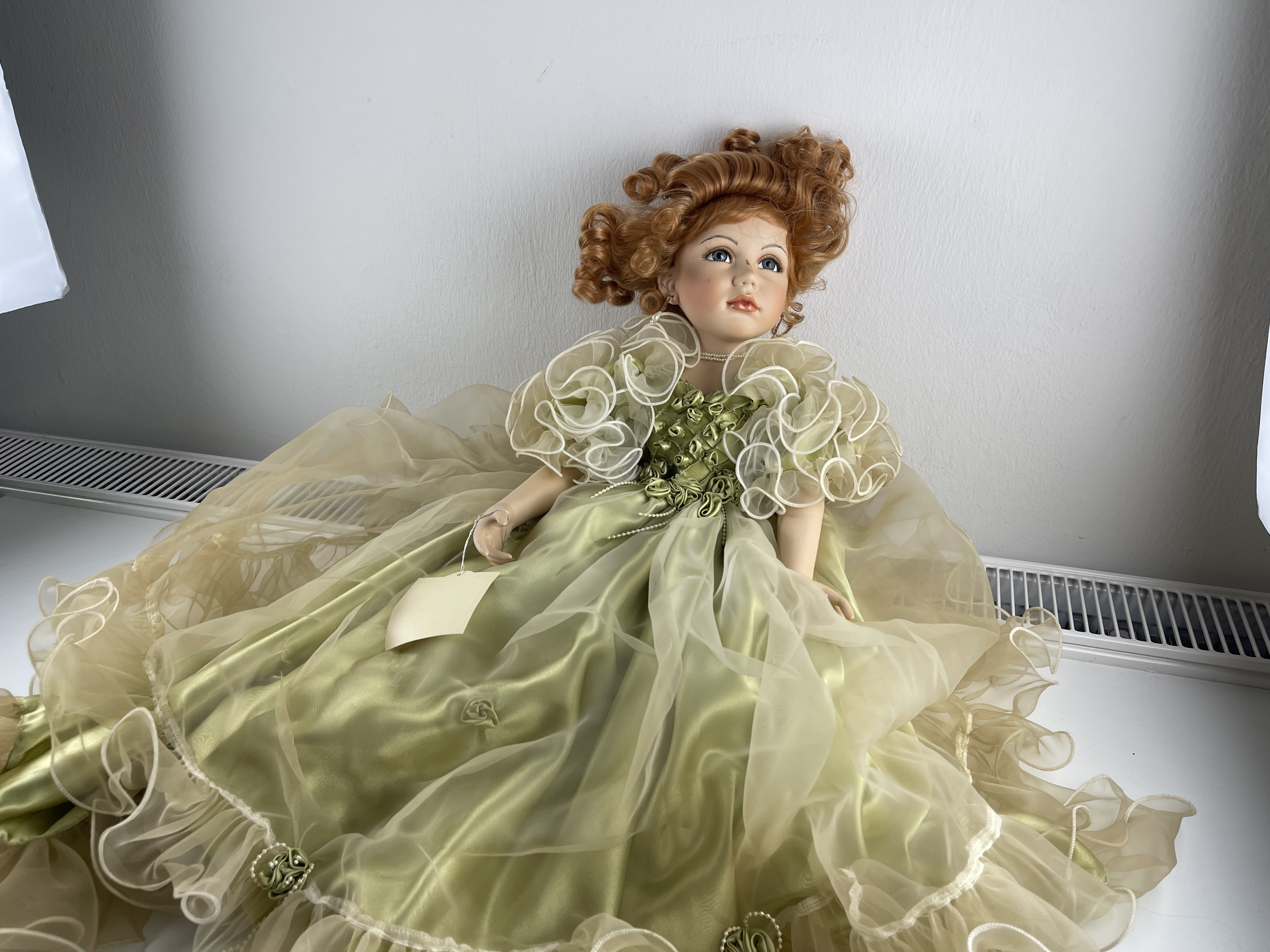 Künstlerpuppe Oncrown Porzellan Puppe 59 cm. Zustand Siehe Fotos