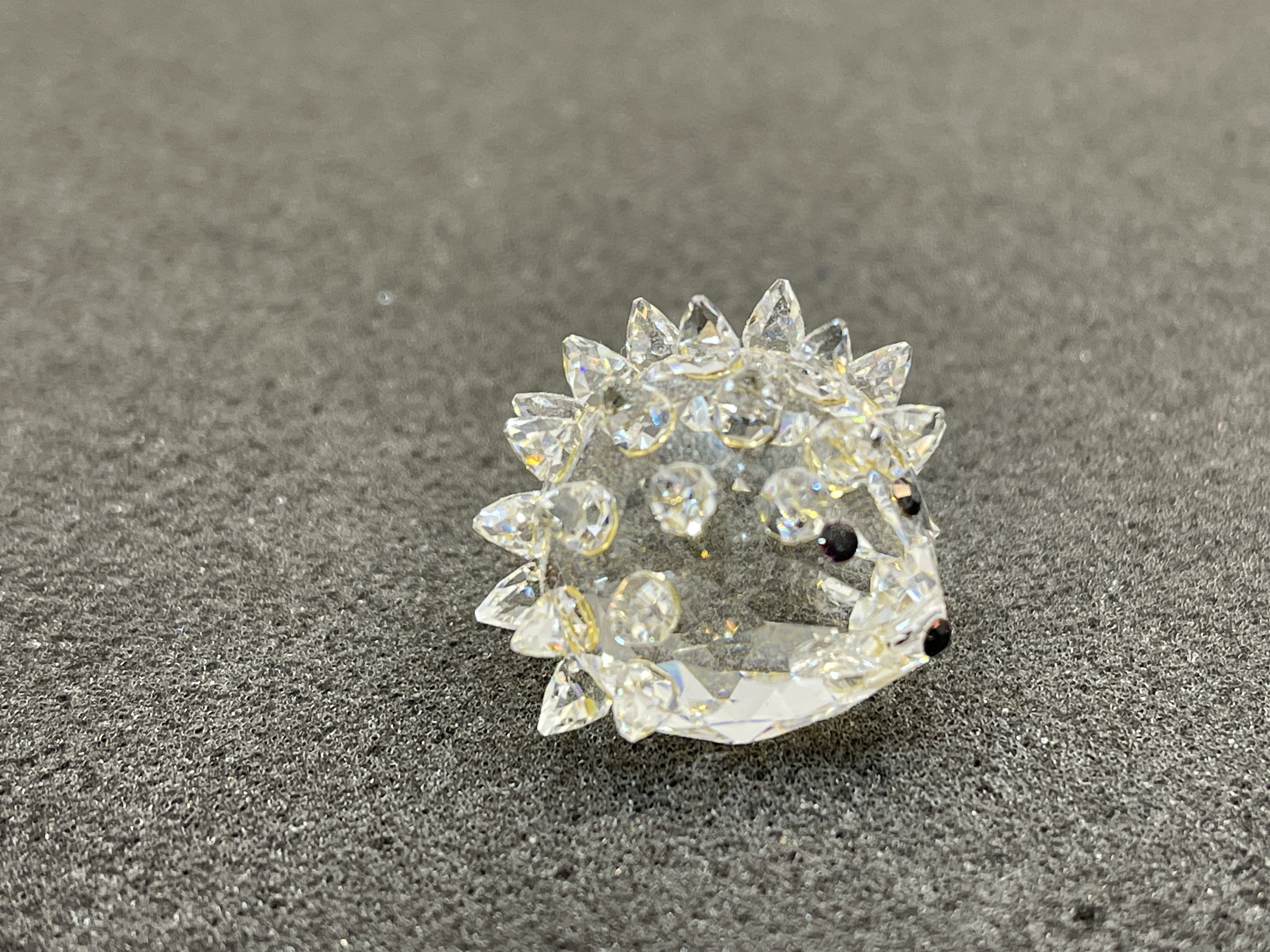 Swarovski Figur 183273 Igel 2 cm.  Zustand siehe Fotos  