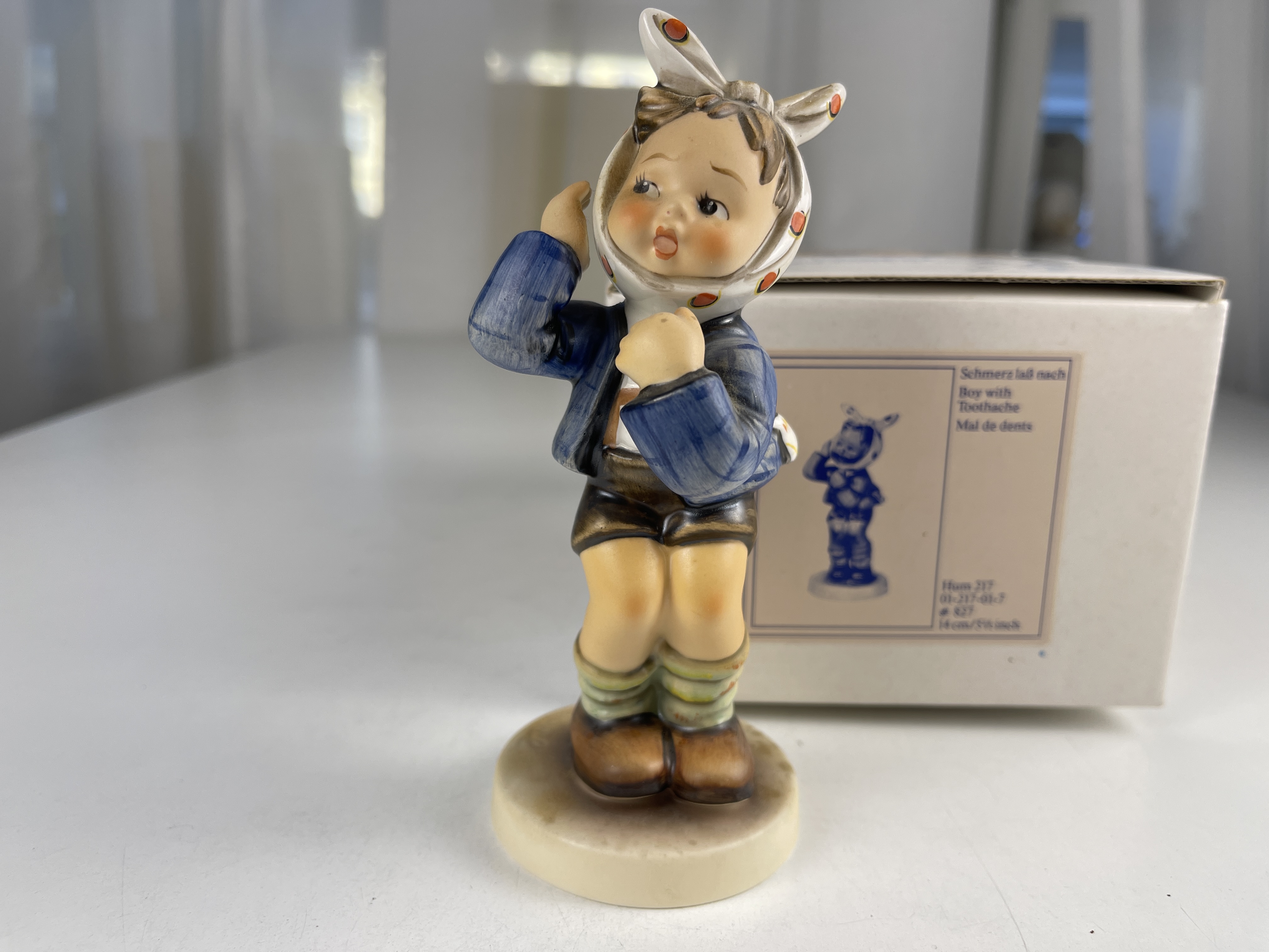 Hummel Figur 217 Schmerz lass nach 14 cm. 1 Wahl. Zustand siehe Fotos OVP